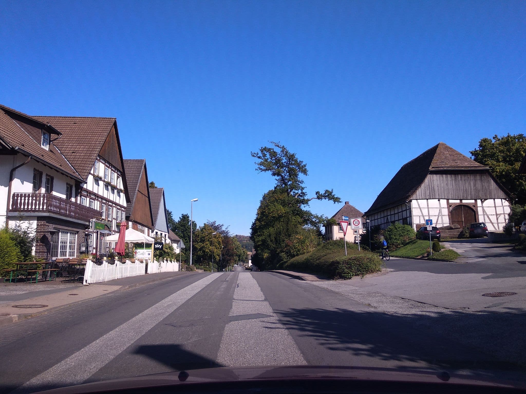 Street view near Pension Hesse, Höxter — © steinm (CC BY-SA · Mapillary)