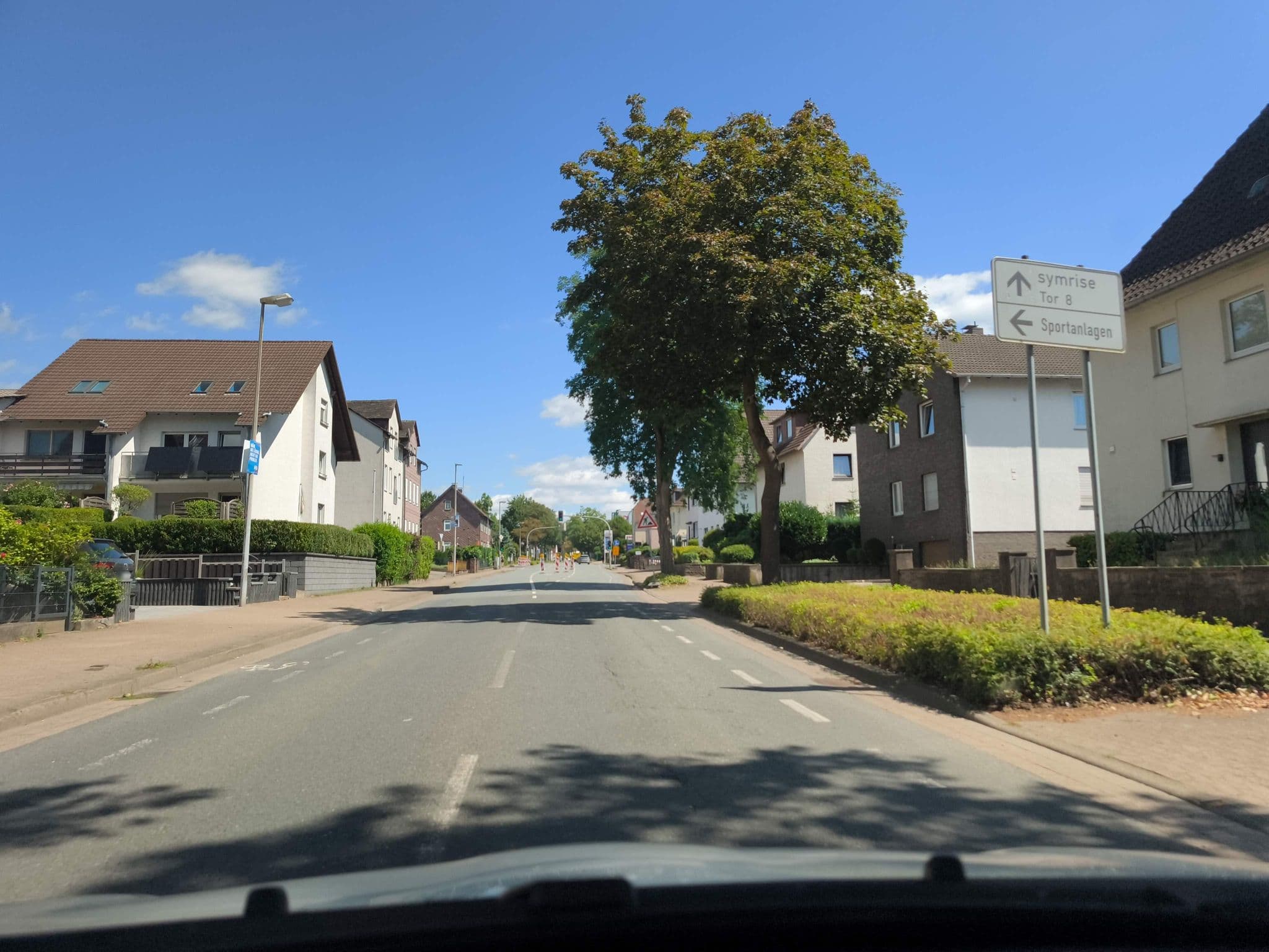 Street view near Rosenhof Hotel Garni, Holzminden — © hotteliene (CC BY-SA · Mapillary)