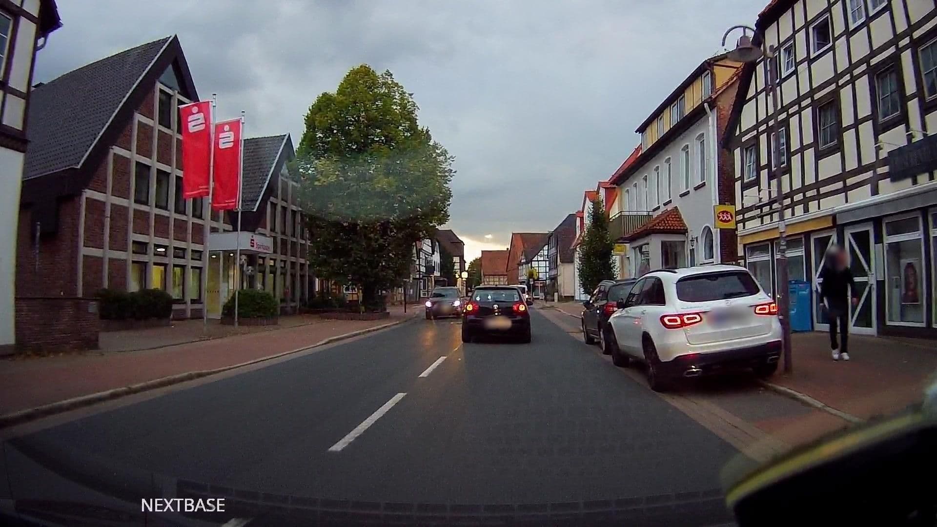 Street view near Deutsches Haus Philoxenia, Aerzen — © derlipper (CC BY-SA · Mapillary)