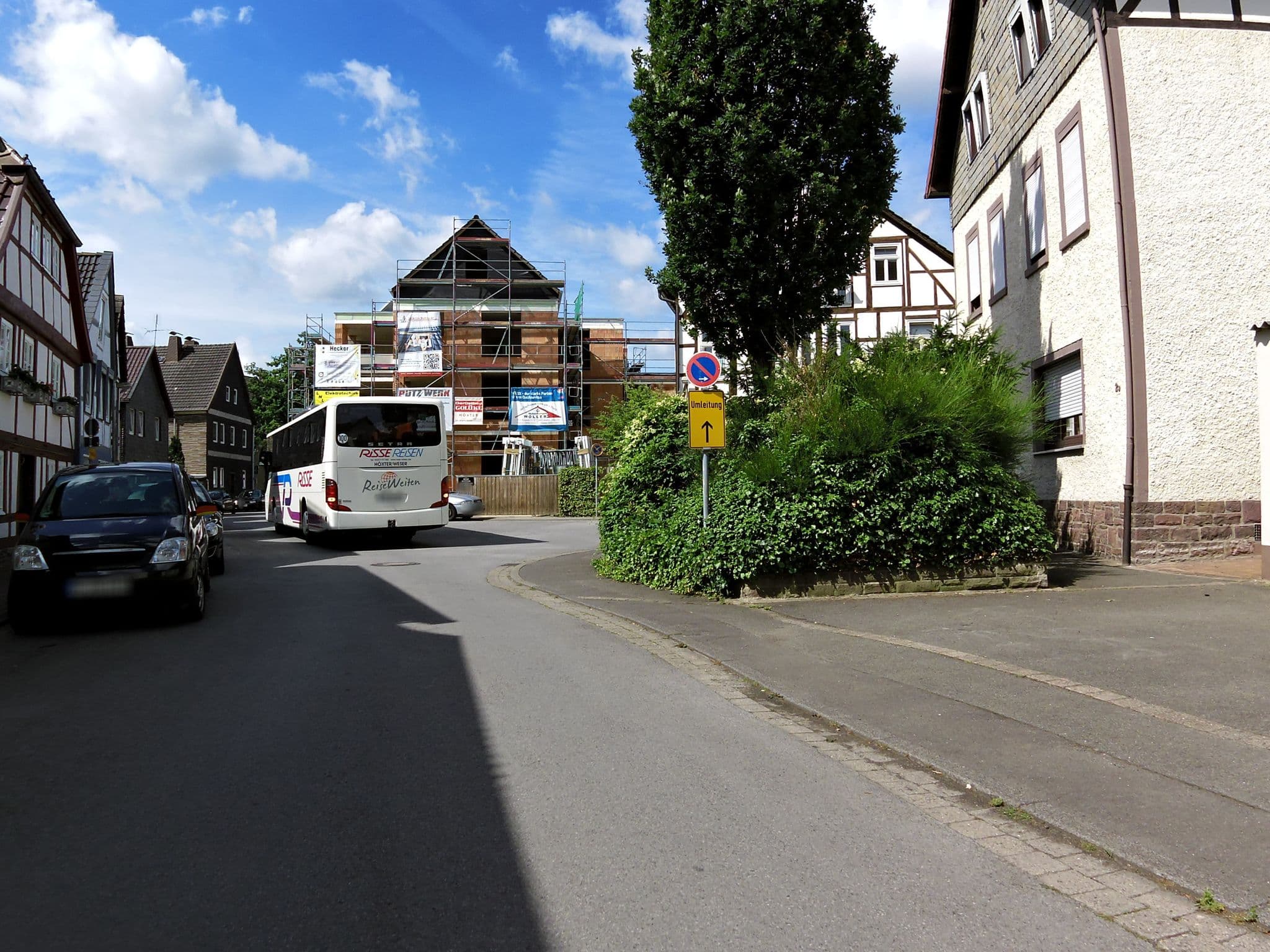 Street view near Ferienwohnung Unterkunft, Höxter — © zoegglmeyr (CC BY-SA · Mapillary)