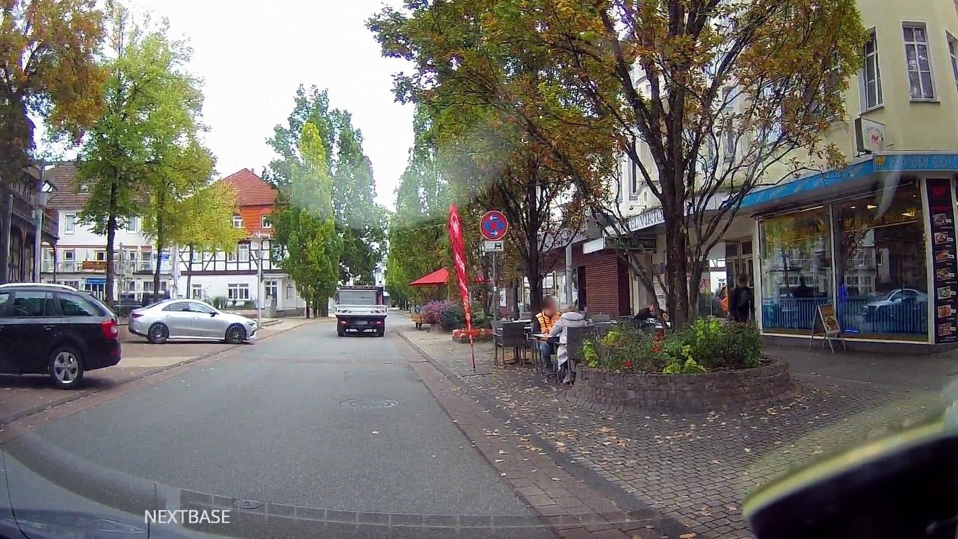 Street view near Hotel zur Post, Bad Pyrmont — © derlipper (CC BY-SA · Mapillary)