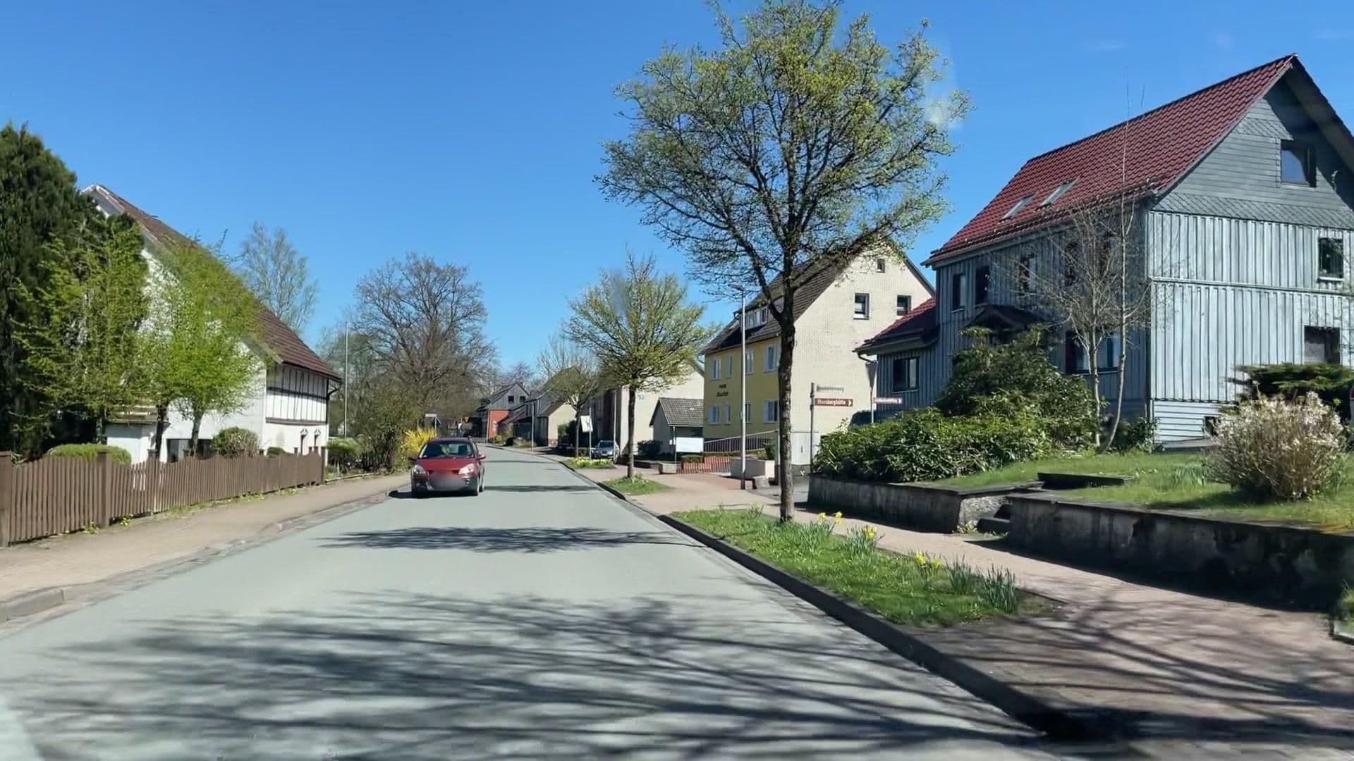 Street view near Haus Luise Fa. Dörries Pension, Holzminden — © hotteliene (CC BY-SA · Mapillary)
