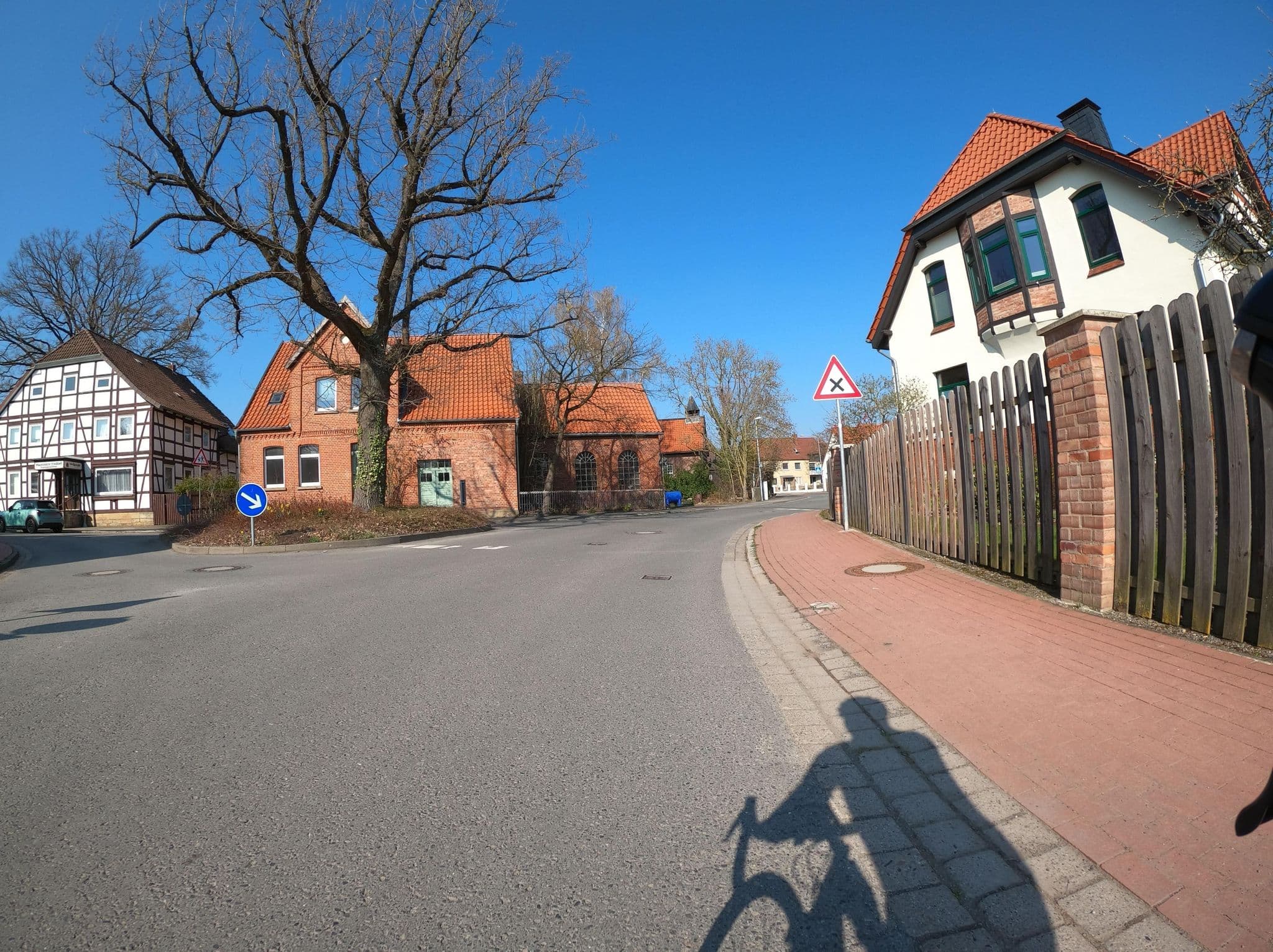 Street view near Messezimmer, Ronnenberg — © Langfahrer (CC BY-SA · Mapillary)