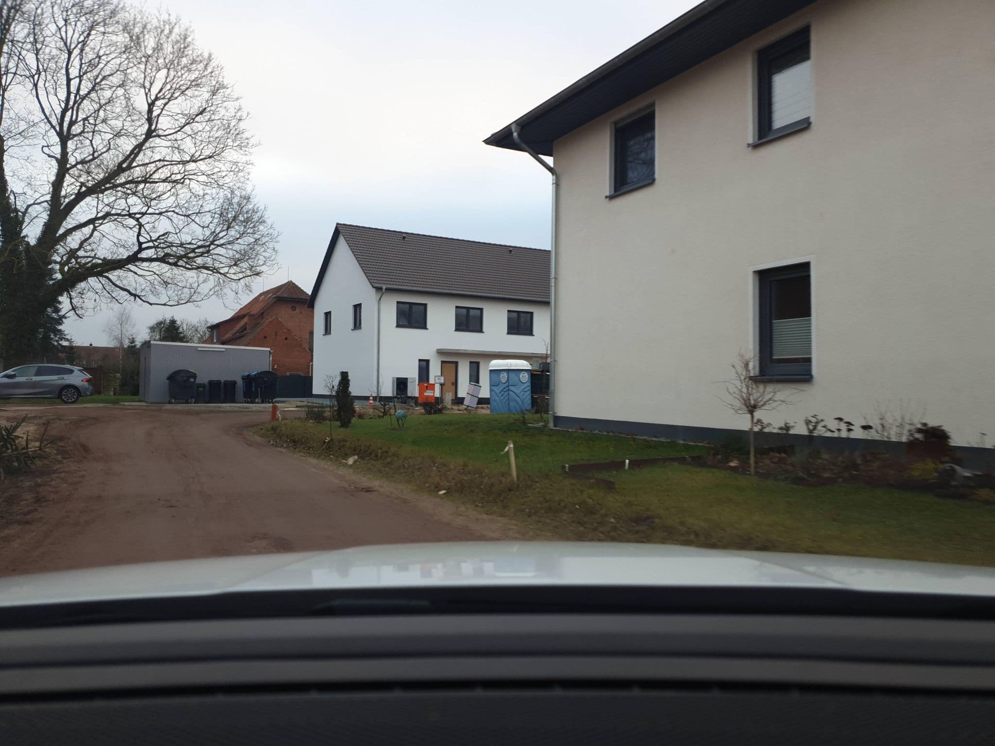 Street view near Hotel Zur Krone, Drakenburg — © Schmarvis (CC BY-SA · Mapillary)