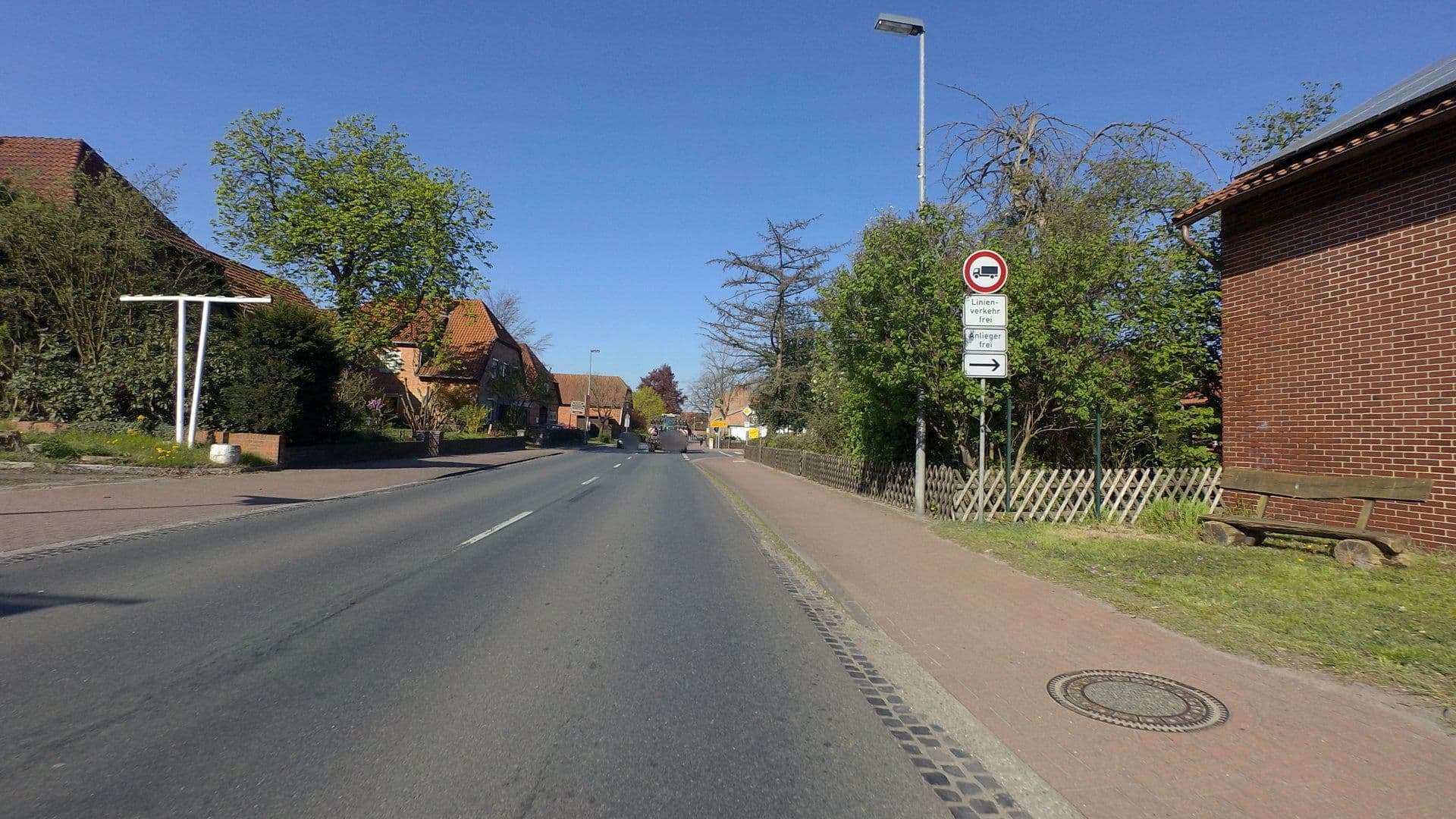 Street view near Friedrich Zinne-Wigger, Steimbke — © moenk (CC BY-SA · Mapillary)