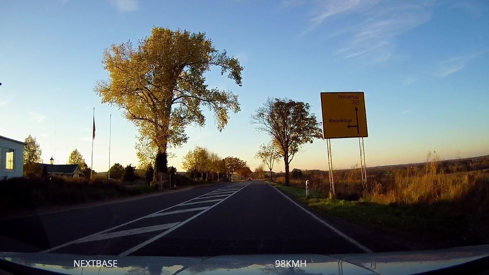 Street view near Kapellenhöhe, Wölpinghausen — © Schmarvis (CC BY-SA · Mapillary)