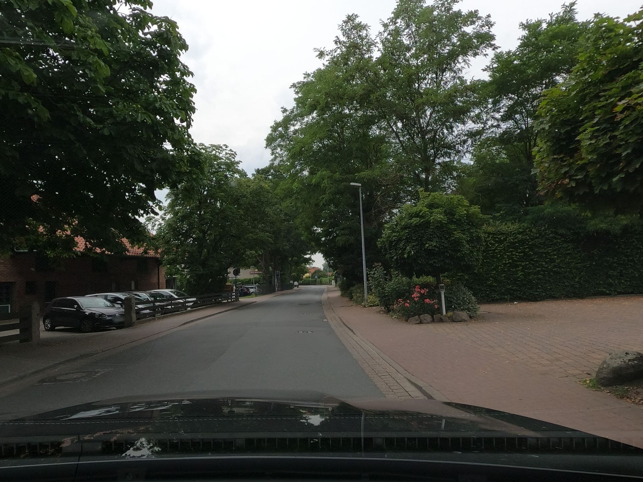 Street view near Hof Bullerdieck, Garbsen-Mitte — © skjall (CC BY-SA · Mapillary)