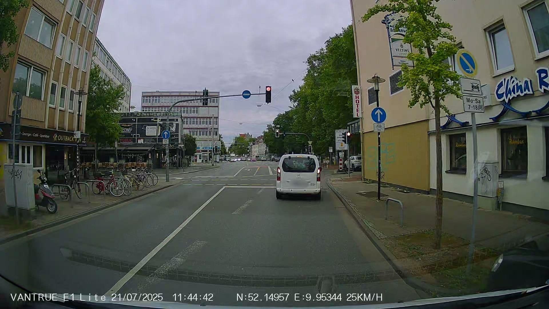 Street view near Hotel Central Schweizer Hof, Hildesheim — © Hightower- (CC BY-SA · Mapillary)