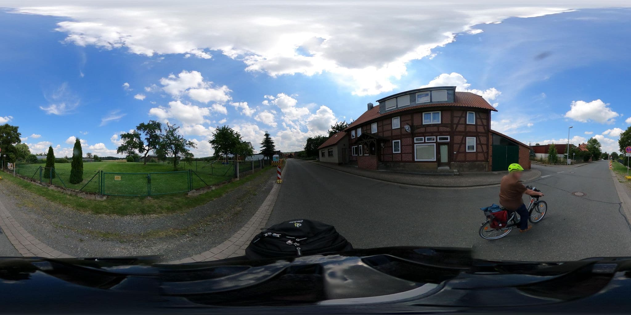 Street view near Gaststätte Fremdenzimmer Hotel-Gasthaus Bruns, Schellerten — © aceini (CC BY-SA · Mapillary)