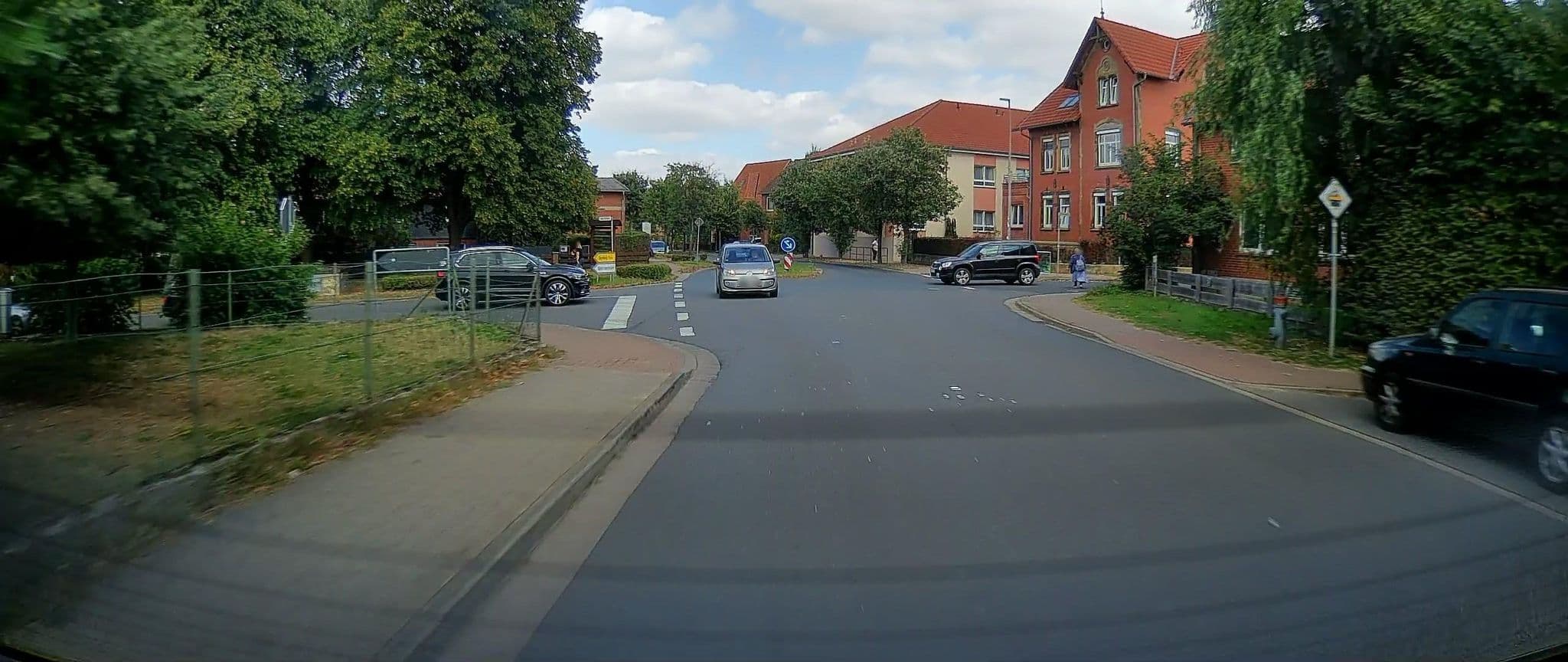 Street view near Ambergauer Matratzenlager, Holle — © Friesmaker (CC BY-SA · Mapillary)