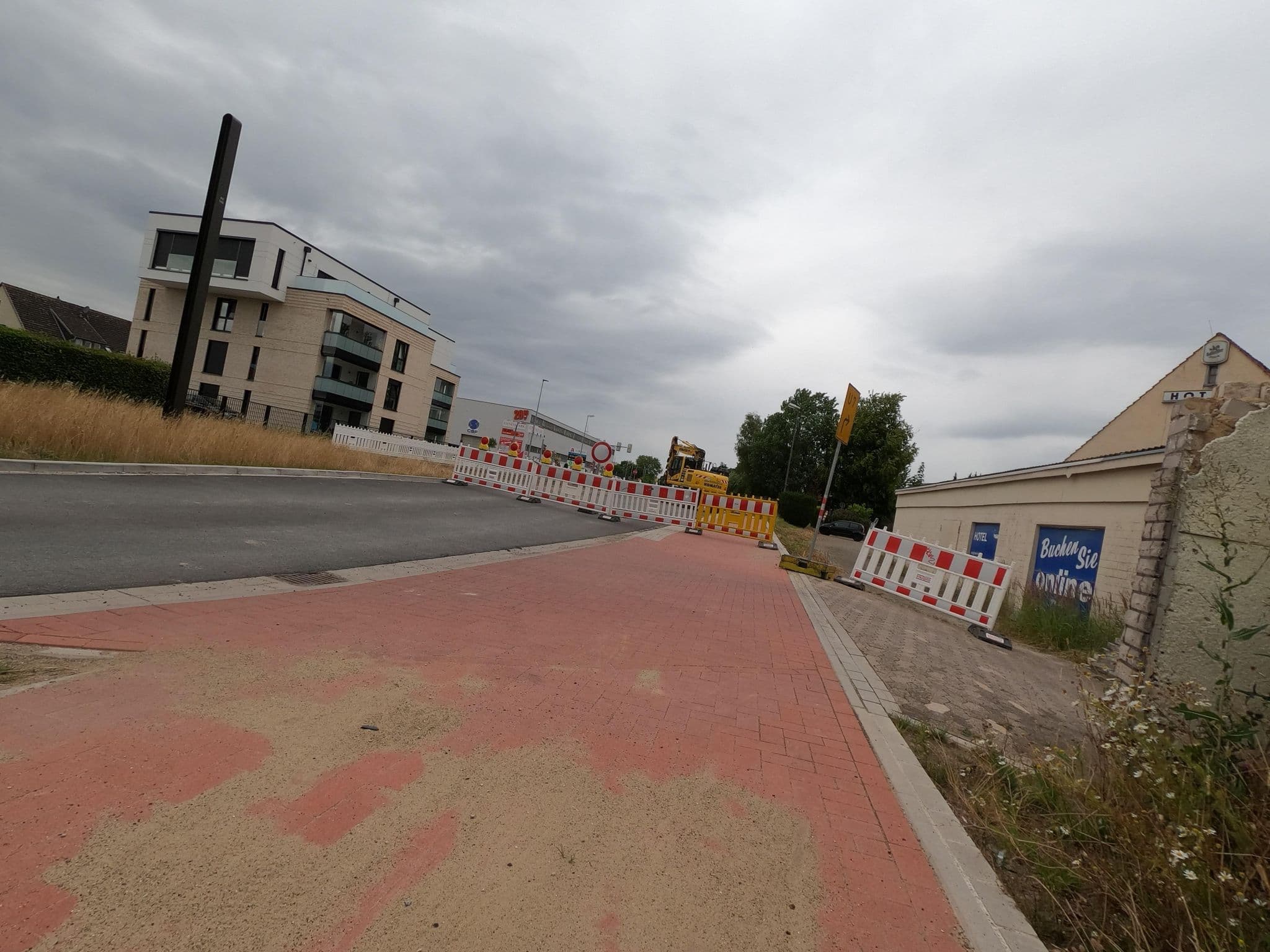 Street view near Hotel Diba, Hemmingen — © Langfahrer (CC BY-SA · Mapillary)