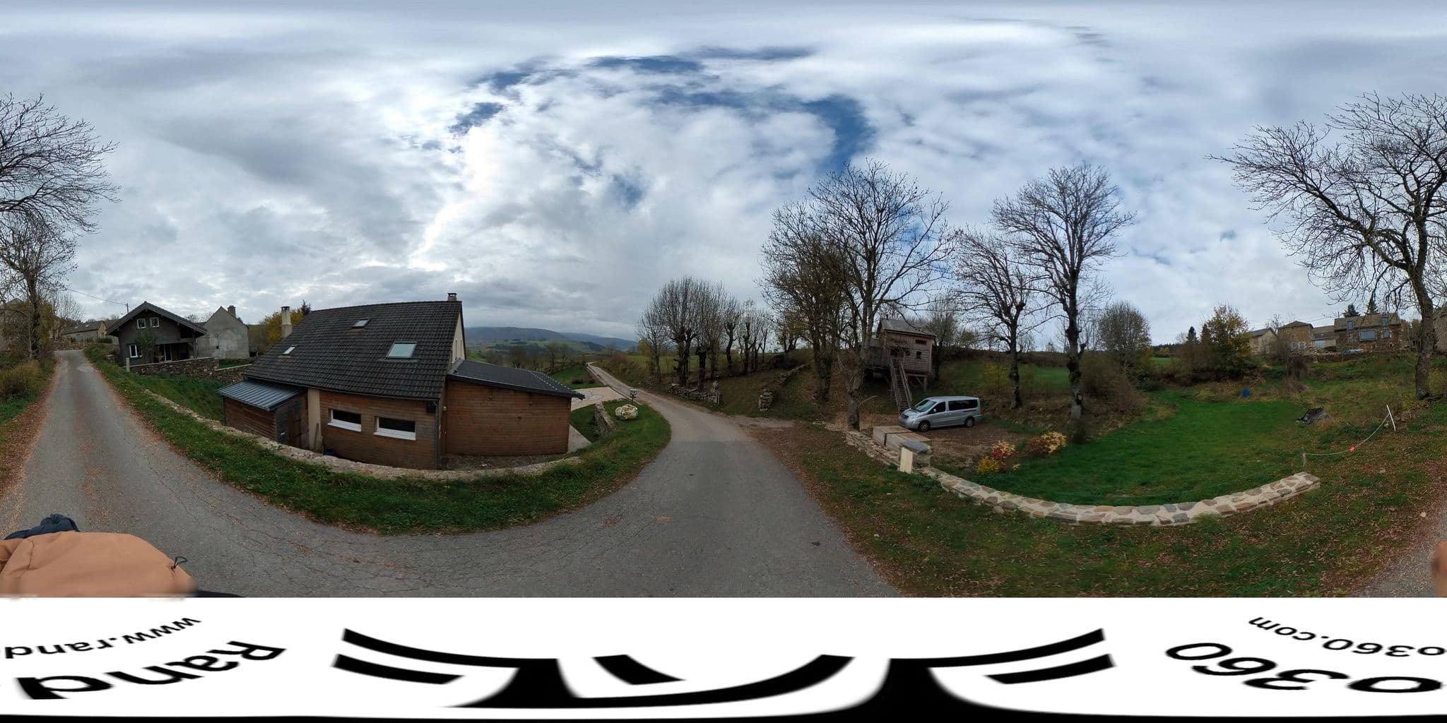 Street view near Gîte,Tipi & Chambre d'Hôtes LOZ'AIR, Mende — © Rando360 (CC BY-SA · Mapillary)