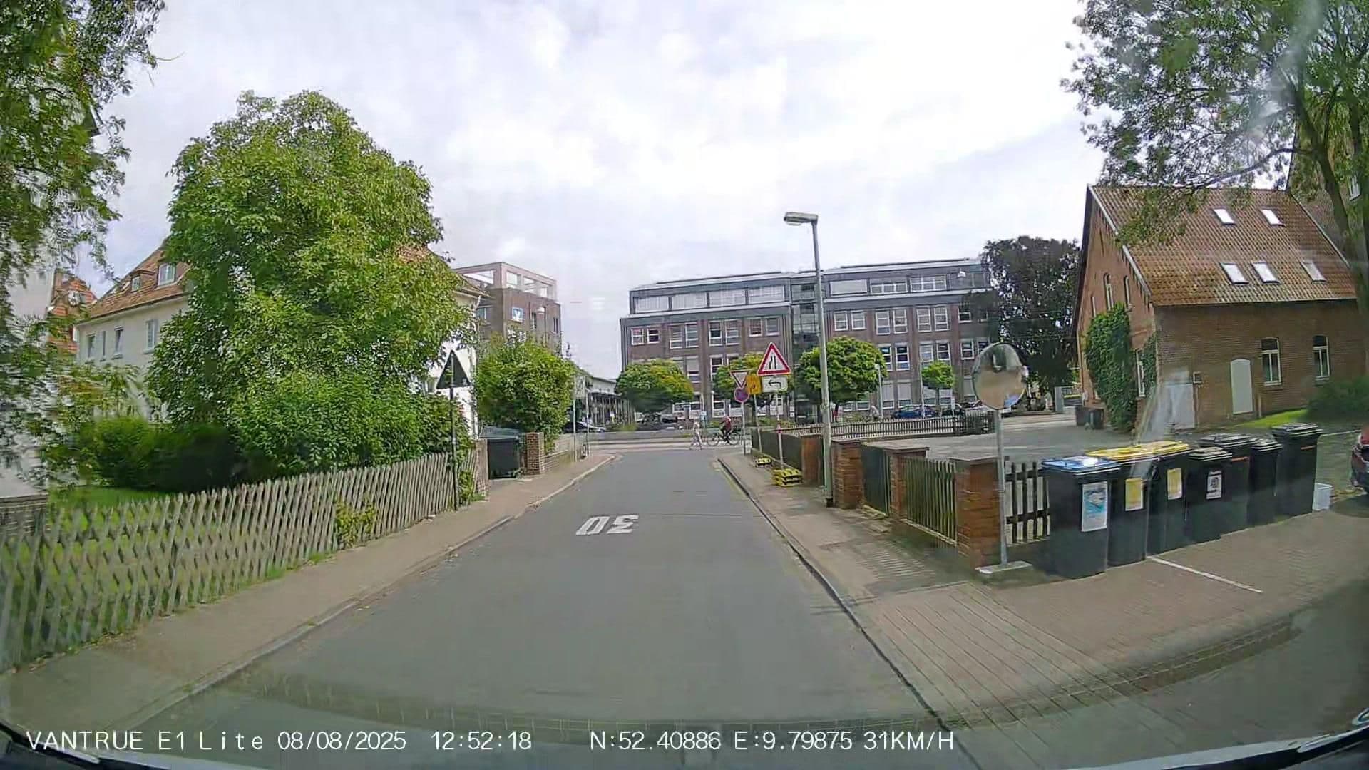 Street view near Weiß Ferienwohnungen, Bothfeld — © Hightower- (CC BY-SA · Mapillary)