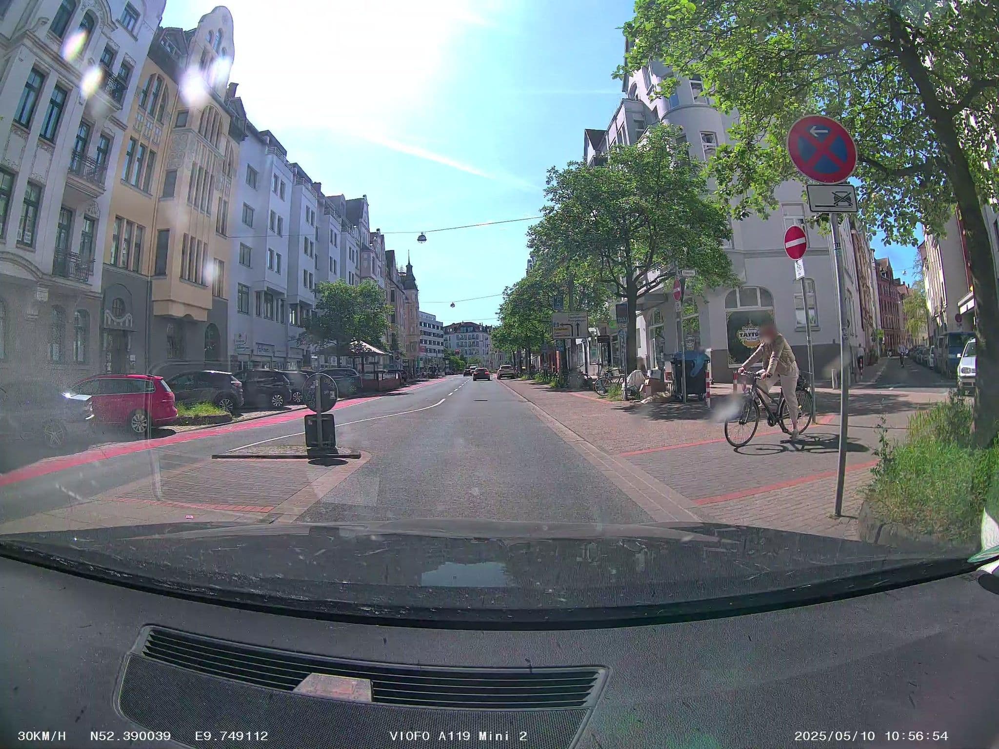 Street view near Hotel Avalon, Oststadt — © soulcover (CC BY-SA · Mapillary)