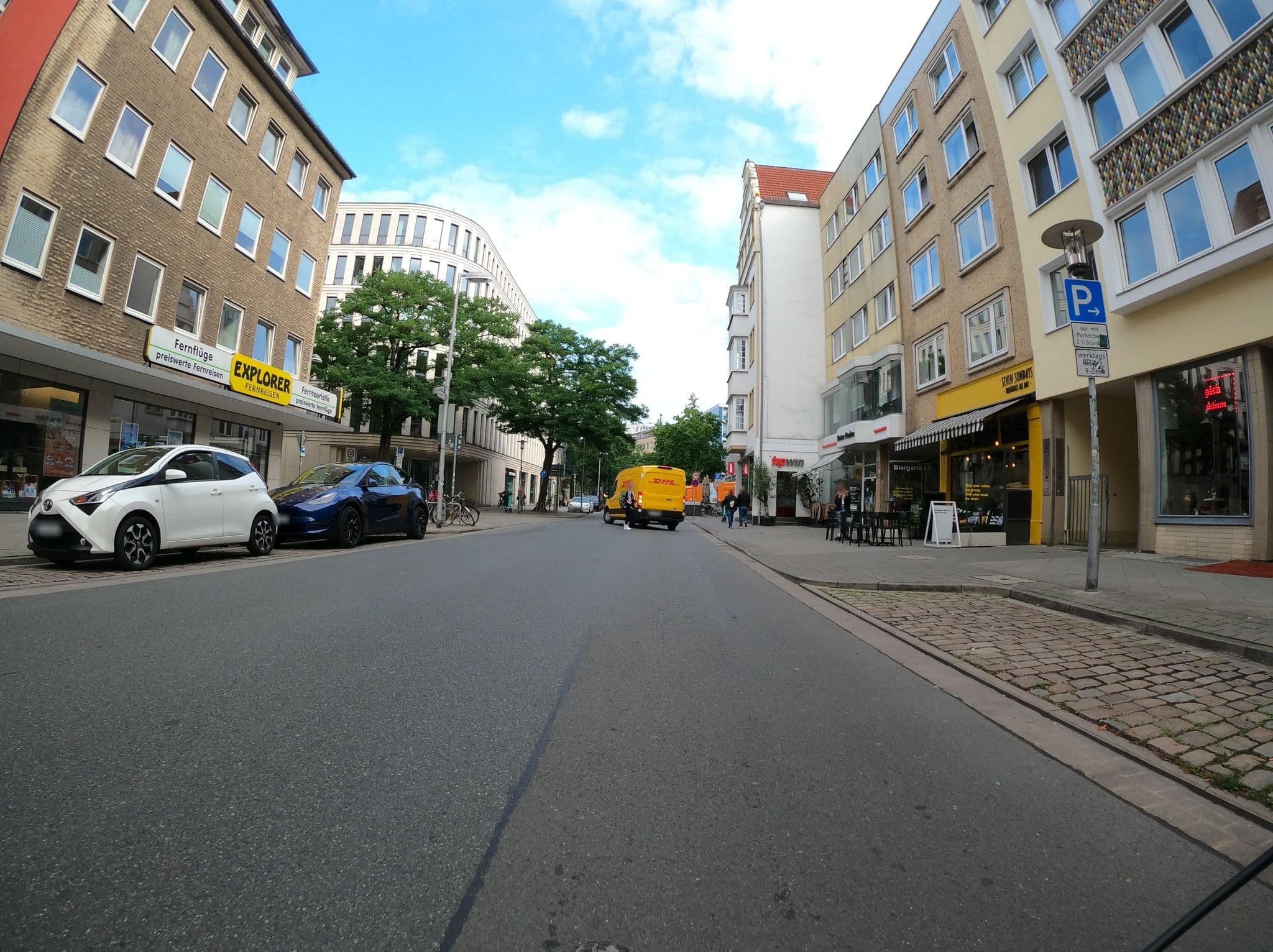 Street view near Arena Suites Hannover, Hannover — © Langfahrer (CC BY-SA · Mapillary)
