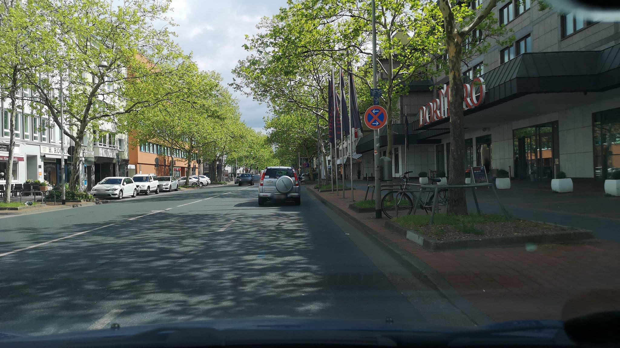 Street view near Maritim Stadthotel, Südstadt — © cageythree (CC BY-SA · Mapillary)
