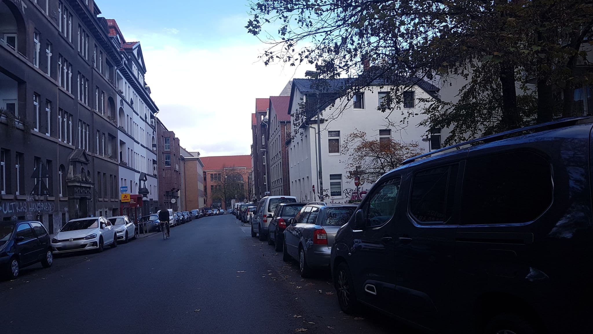 Street view near Jugendzentrum, Linden — © snowdiver (CC BY-SA · Mapillary)