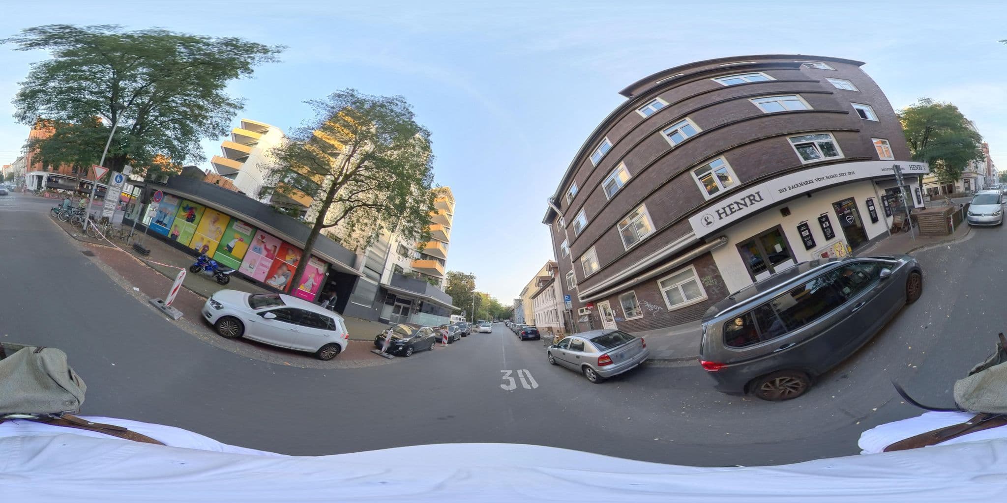Street view near Pension Donau Apartments - Limmerstr 25, Linden-Nord — © DaSiby (CC BY-SA · Mapillary)