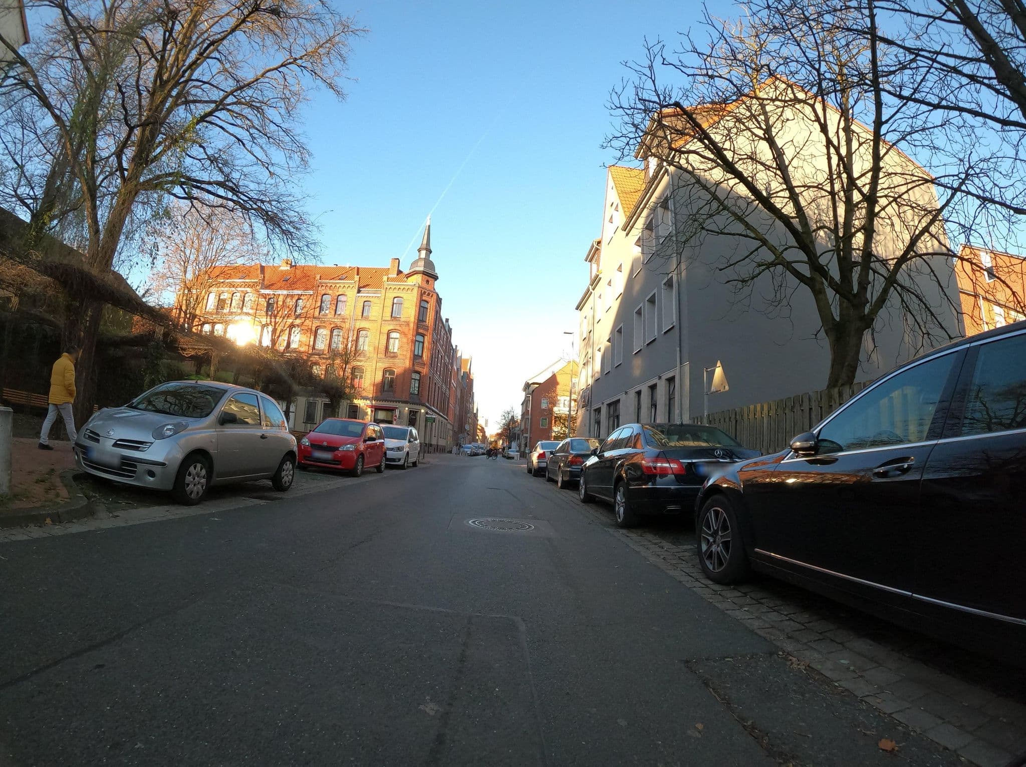 Street view near Hotel Marjani, Linden-Süd — © Langfahrer (CC BY-SA · Mapillary)