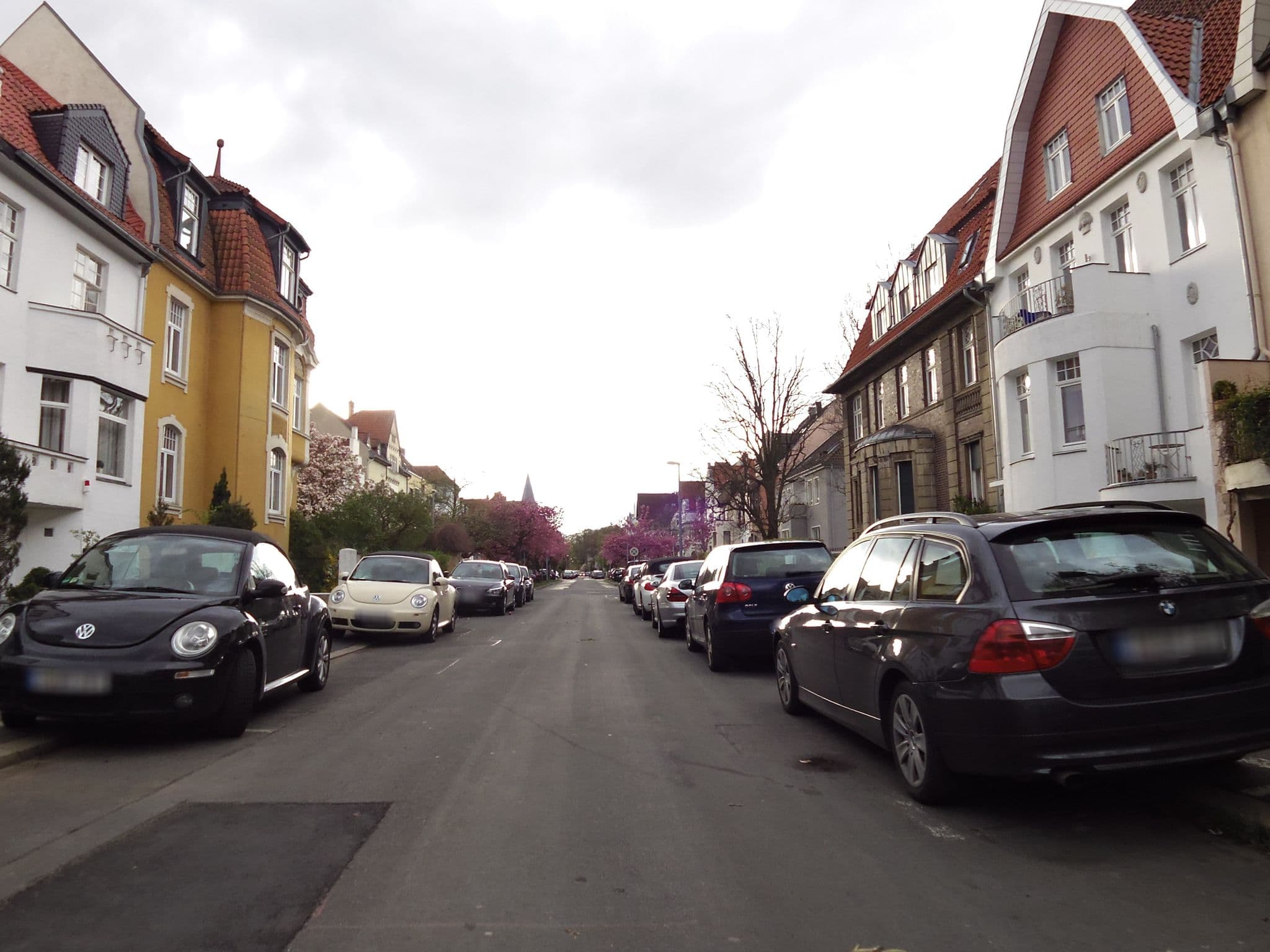 Street view near Apartment Philosophenviertel, Kleefeld — © ksmichel (CC BY-SA · Mapillary)