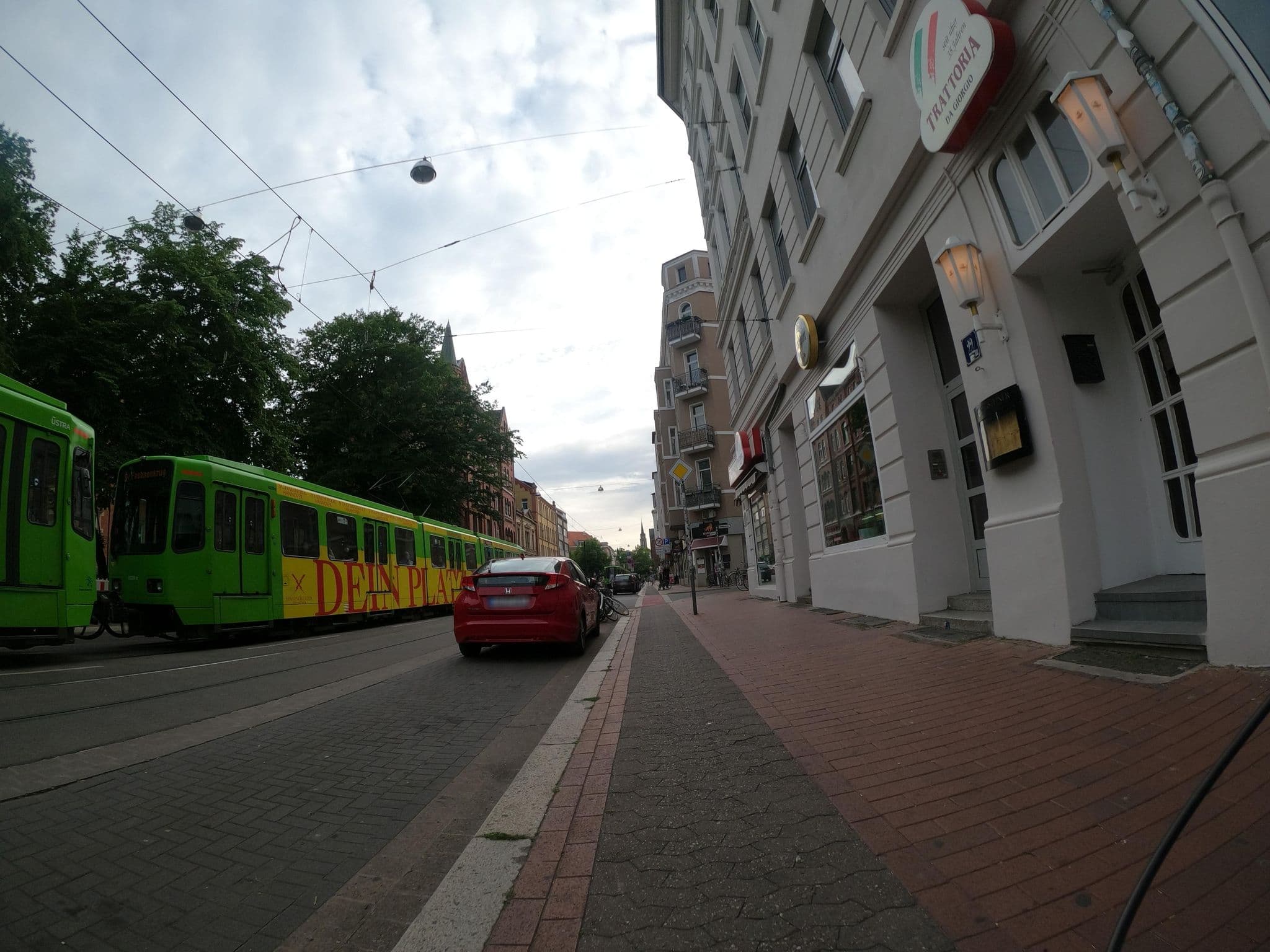 Street view near Hotelmesse Hannover, Linden — © Langfahrer (CC BY-SA · Mapillary)