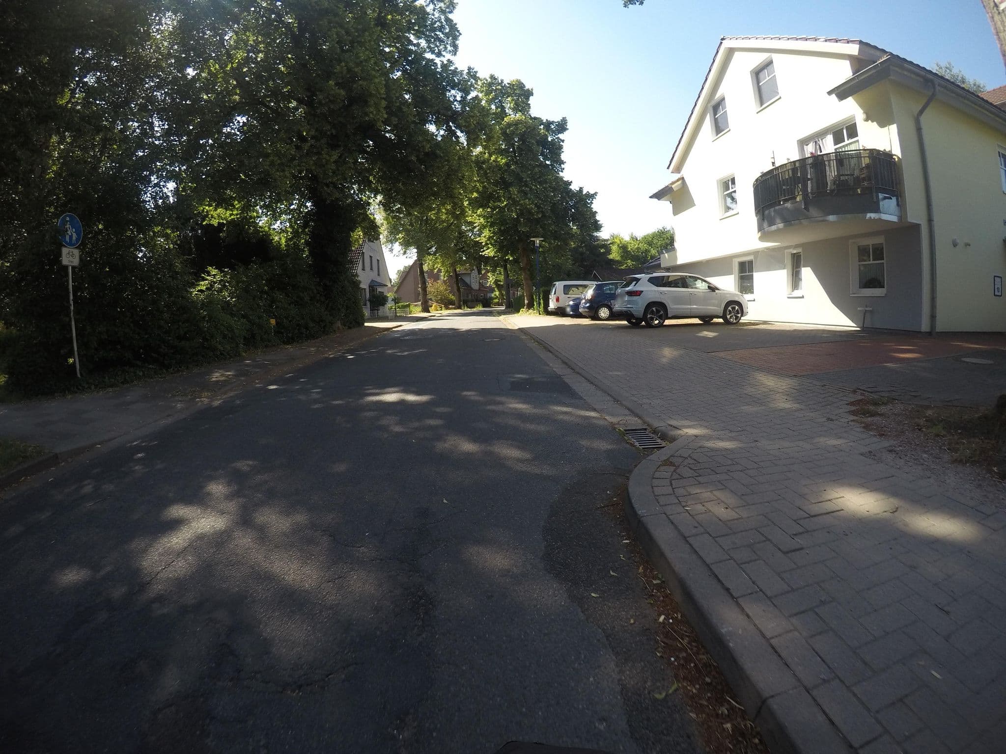 Street view near Unter den Eichen Hotelpension, Bad Fallingbostel — © mfa (CC BY-SA · Mapillary)