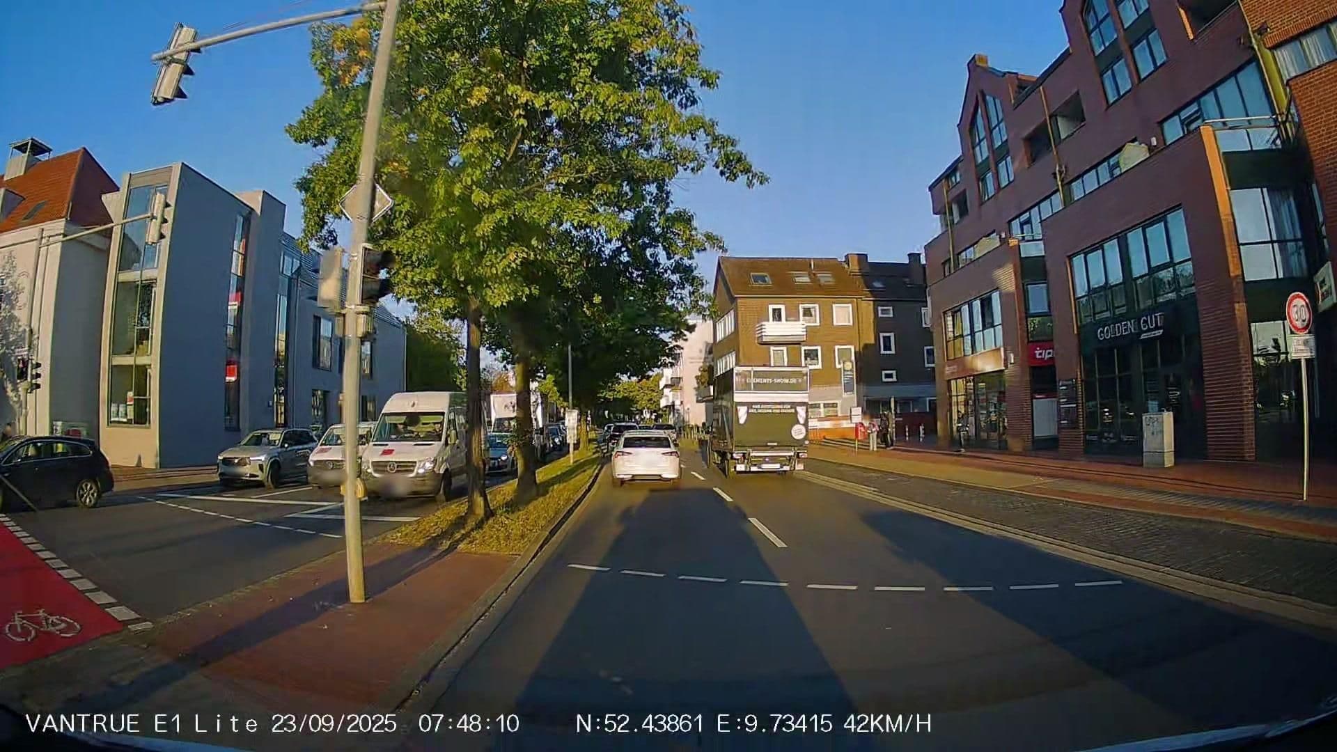 Street view near Jugendzentrum, Langenhagen — © Hightower- (CC BY-SA · Mapillary)