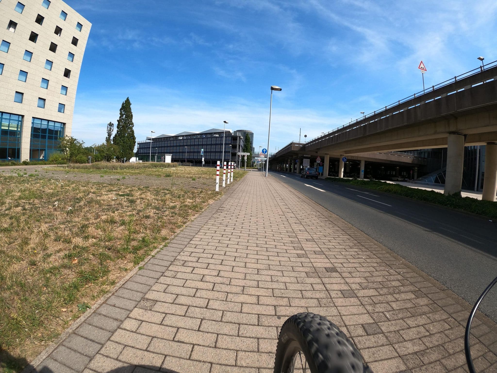Street view near Maritim Pool, Langenhagen — © Langfahrer (CC BY-SA · Mapillary)