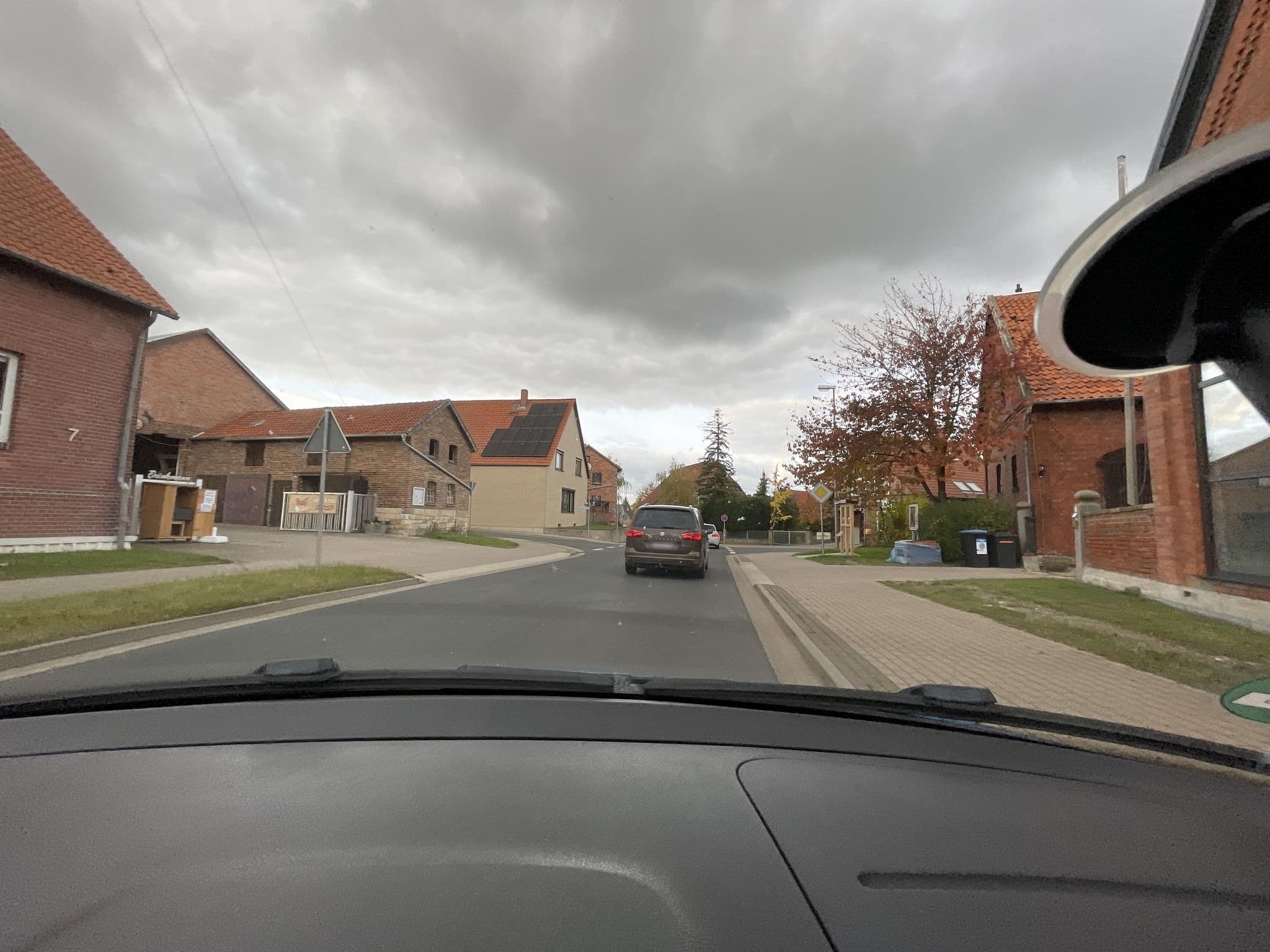 Street view near Hotel Stegmann's Hof, Sehnde — © cageythree (CC BY-SA · Mapillary)