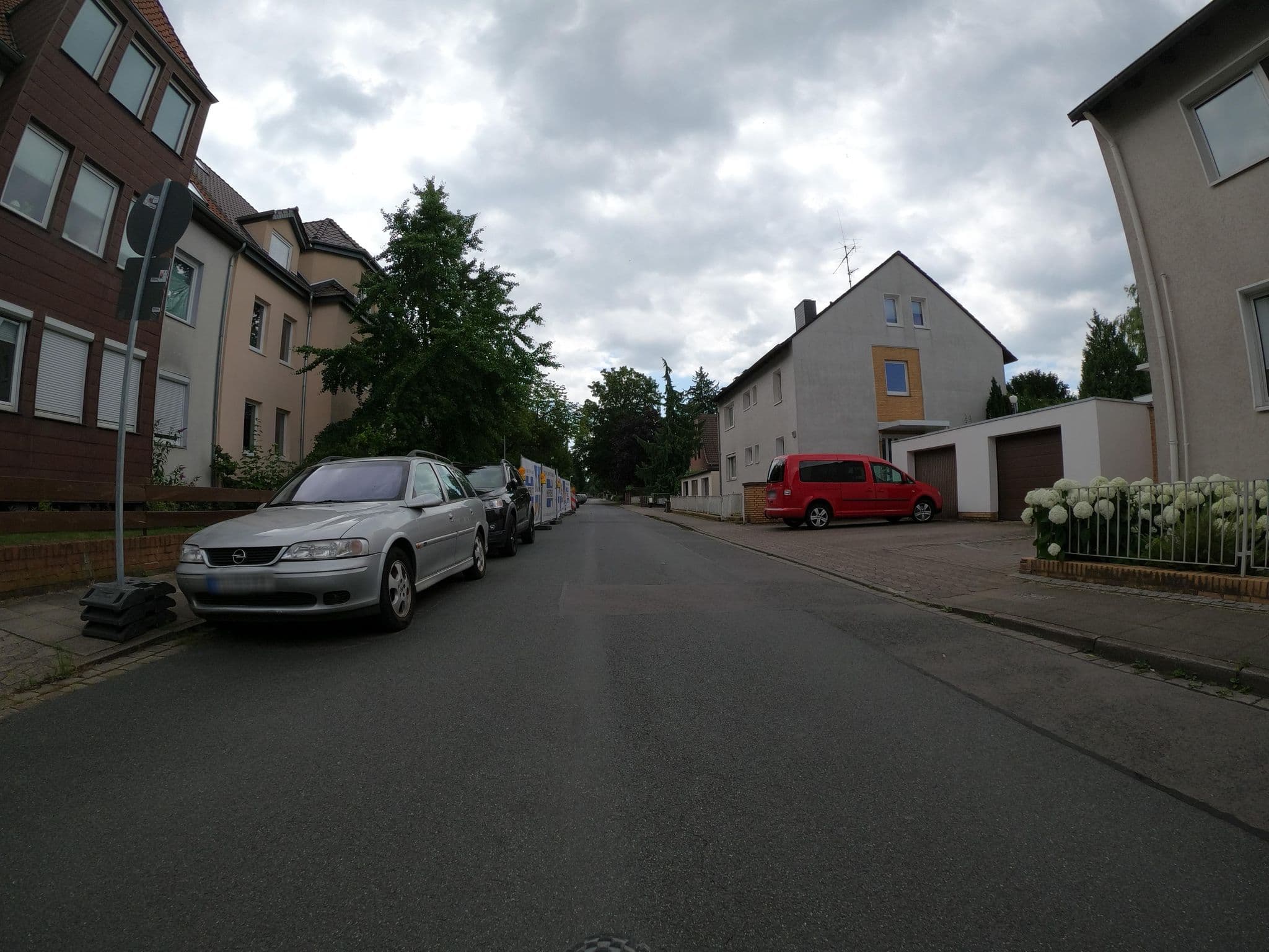 Street view near Zimmervermietung Meissner-Vogel, Anderten — © Langfahrer (CC BY-SA · Mapillary)