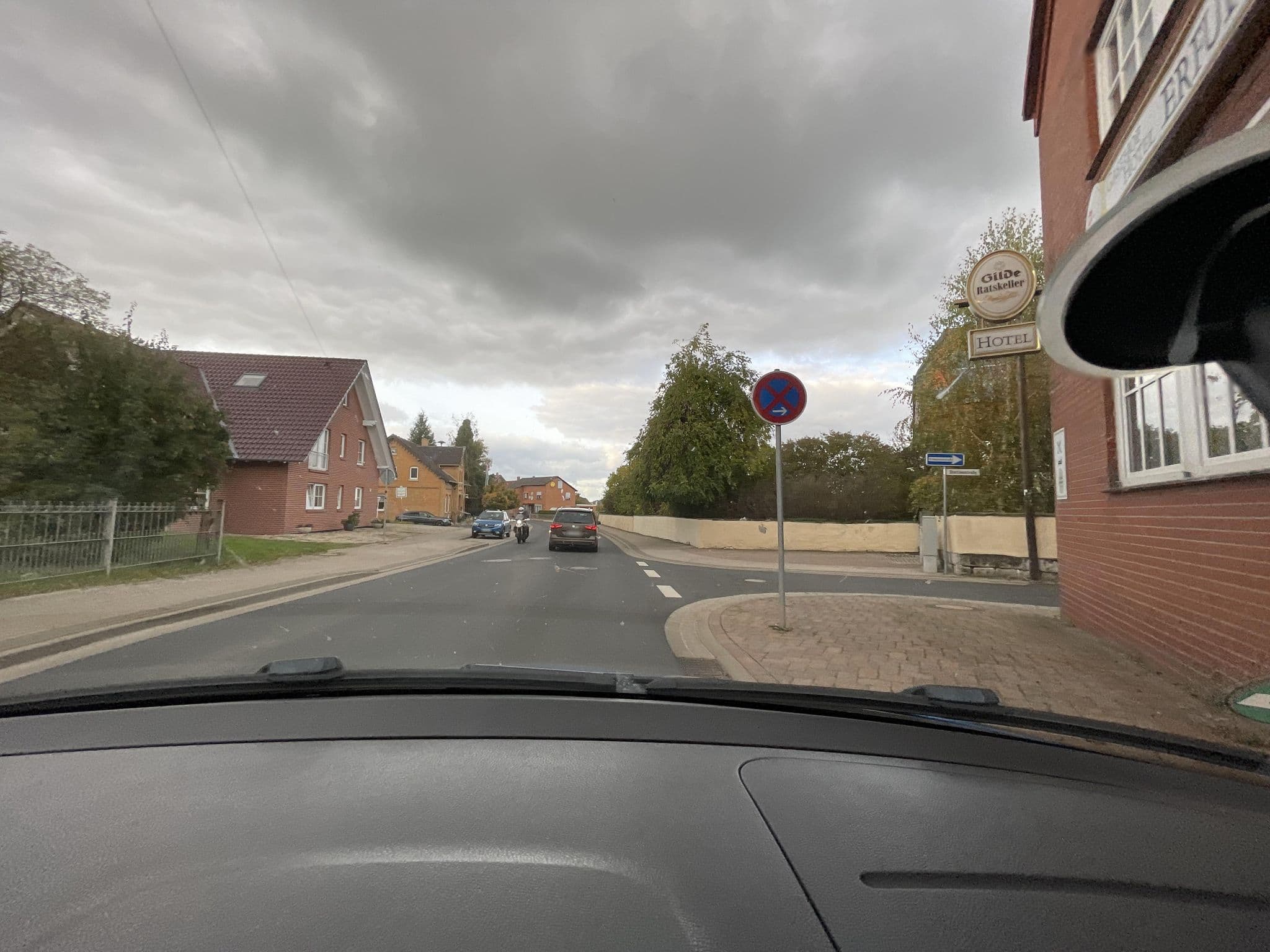 Street view near Erfurth Hotel und Gasthof, Sehnde — © cageythree (CC BY-SA · Mapillary)