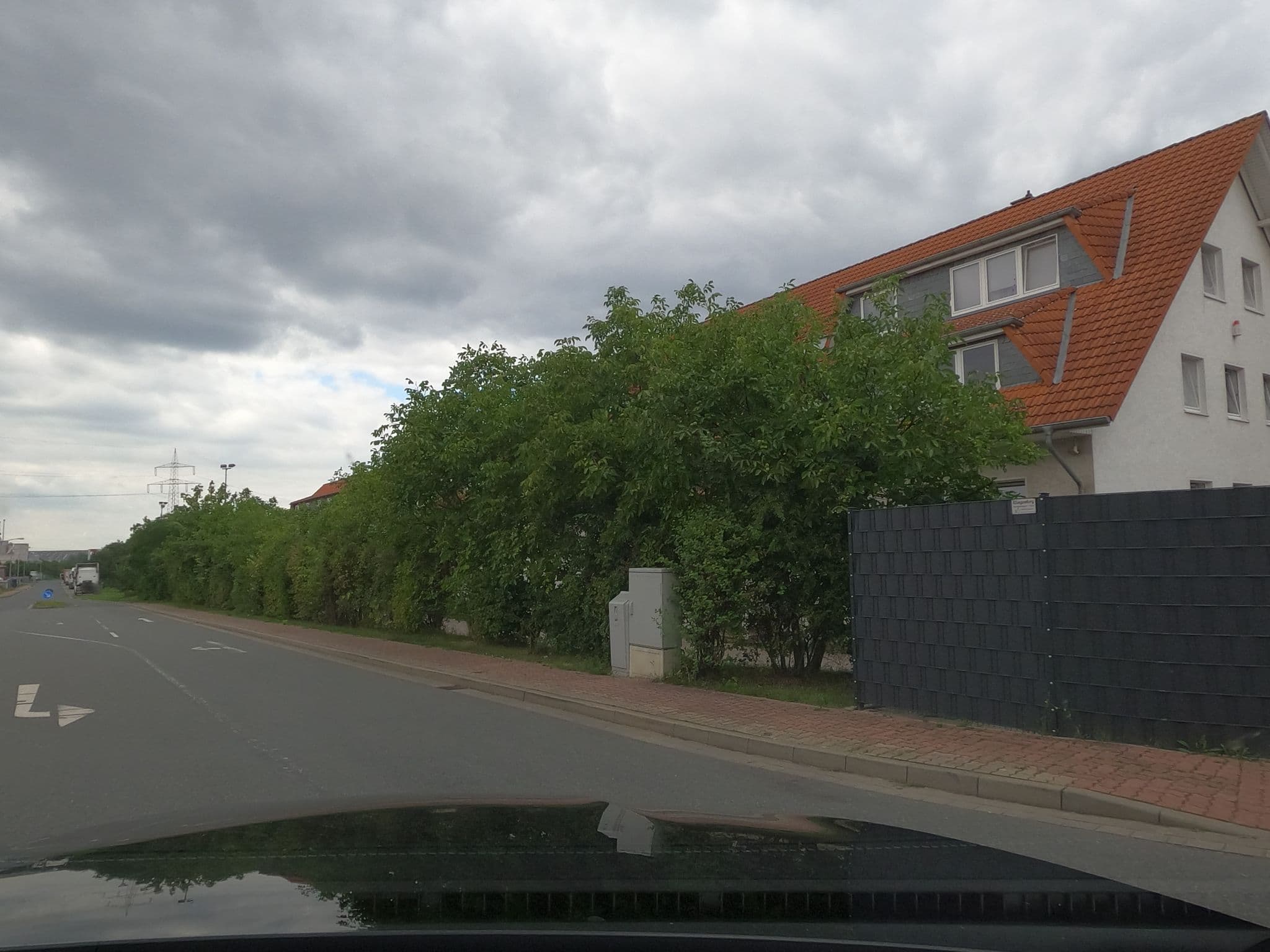 Street view near Gästehaus Kluge, Misburg-Süd — © skjall (CC BY-SA · Mapillary)