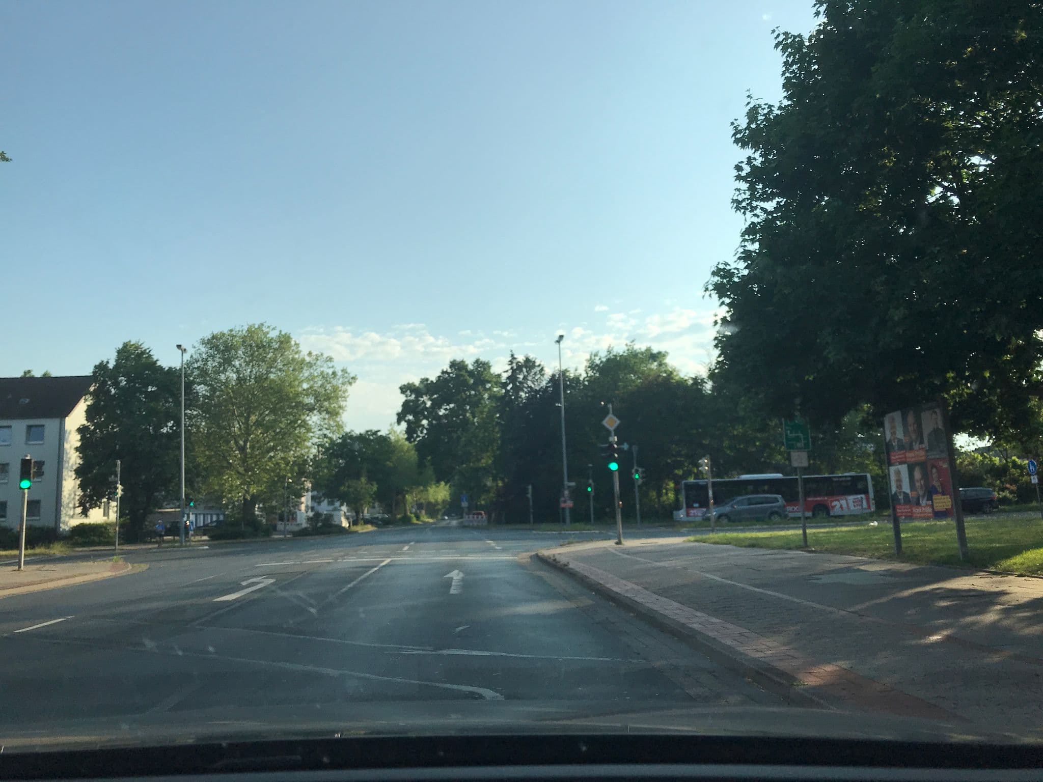 Street view near Hotel Mivano Lehrte, Lehrte — © geonux (CC BY-SA · Mapillary)