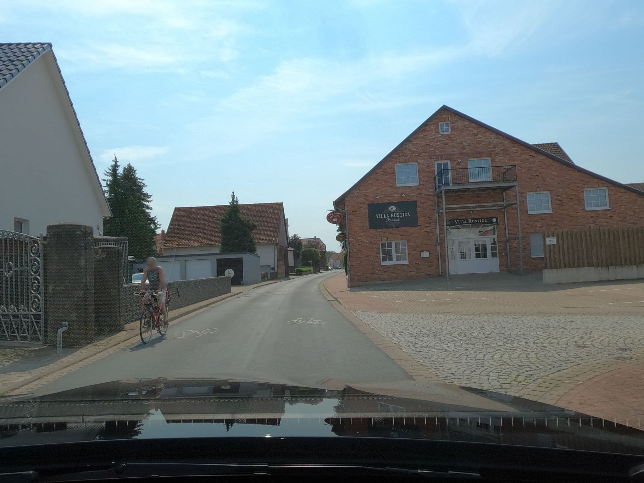 Street view near Liehe Gästehaus, Sehnde — © skjall (CC BY-SA · Mapillary)