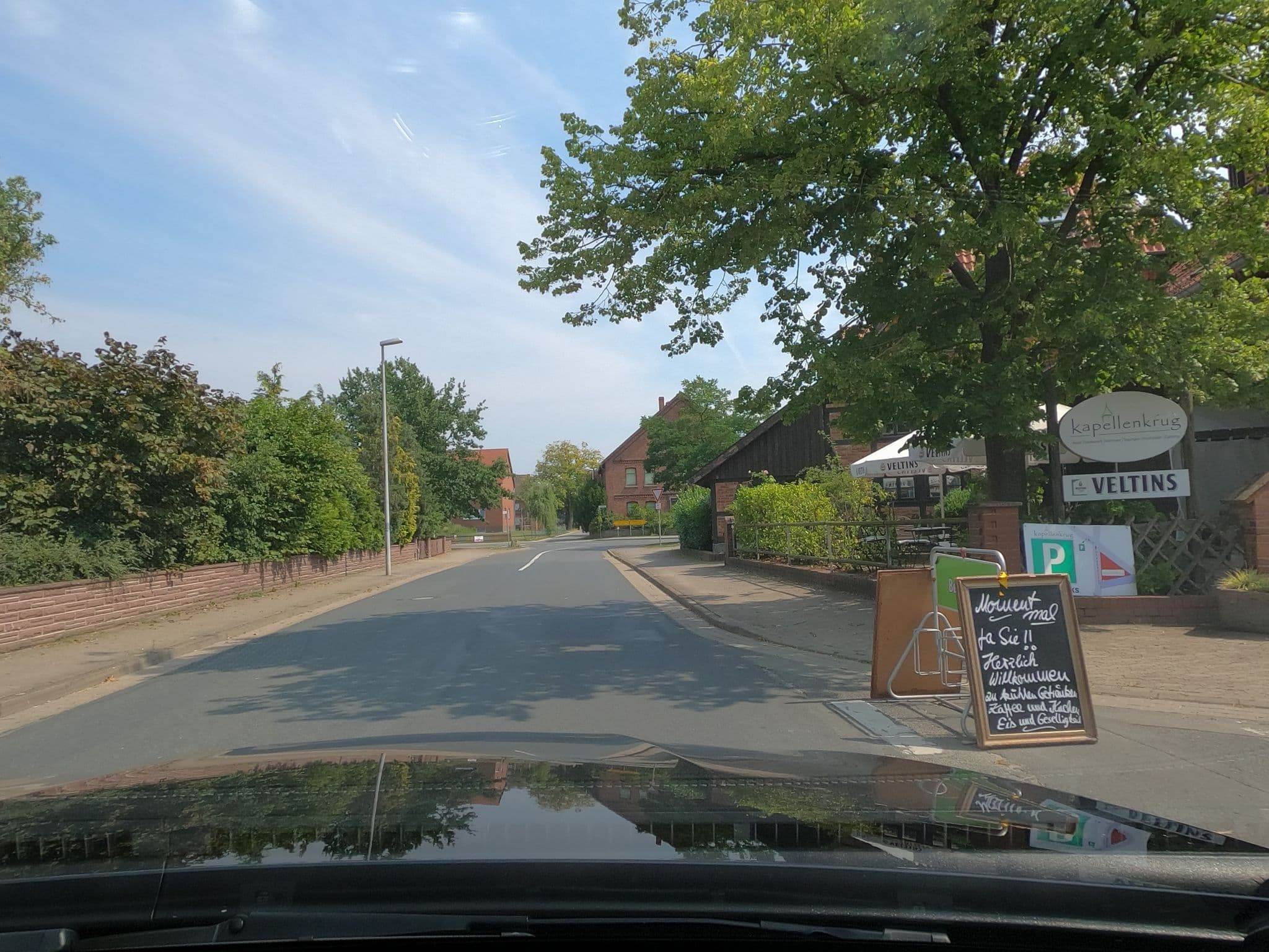 Street view near Astoria Hotel Bilm, Sehnde — © skjall (CC BY-SA · Mapillary)