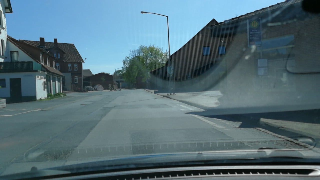 Street view near Monika Badke und Simon Badke, Misburg-Süd — © hotteliene (CC BY-SA · Mapillary)