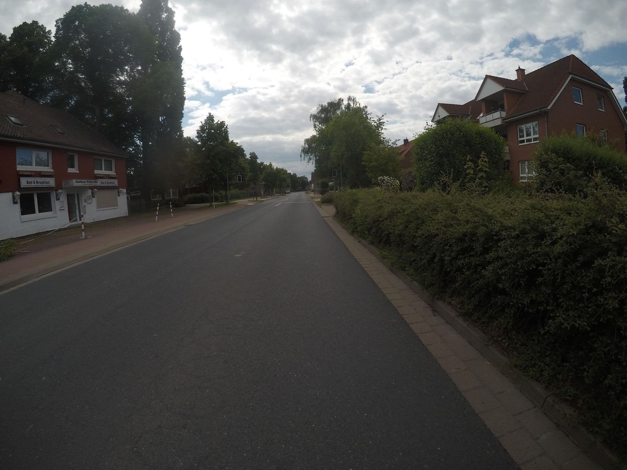 Street view near Gästehaus Weisser Bär - Bed & Breakfast Hotel, Anderten — © mfa (CC BY-SA · Mapillary)