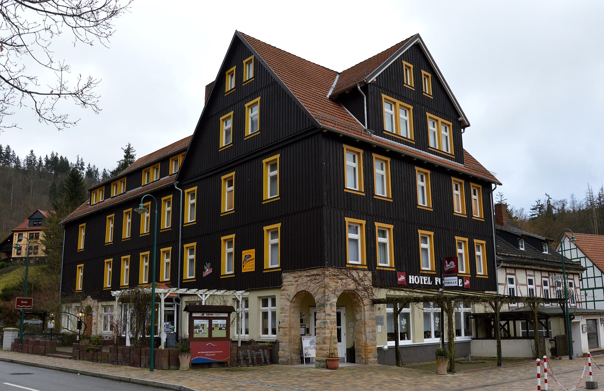 Hotel Forelle (via Wikimedia Commons, CC BY-SA 4.0)