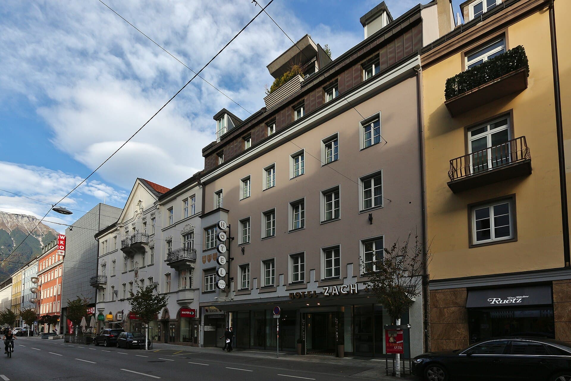 Hotel Zach (via Wikimedia Commons, CC BY-SA 4.0)