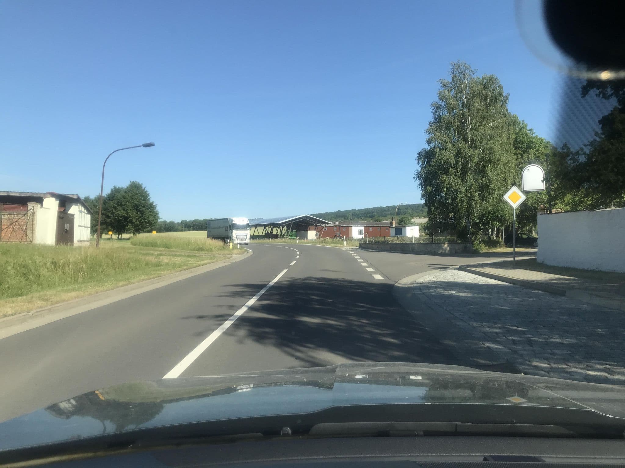 Street view near Alter Krug Inh. Georg Bröer Pension, Ströbeck — © surveyor99 (CC BY-SA · Mapillary)