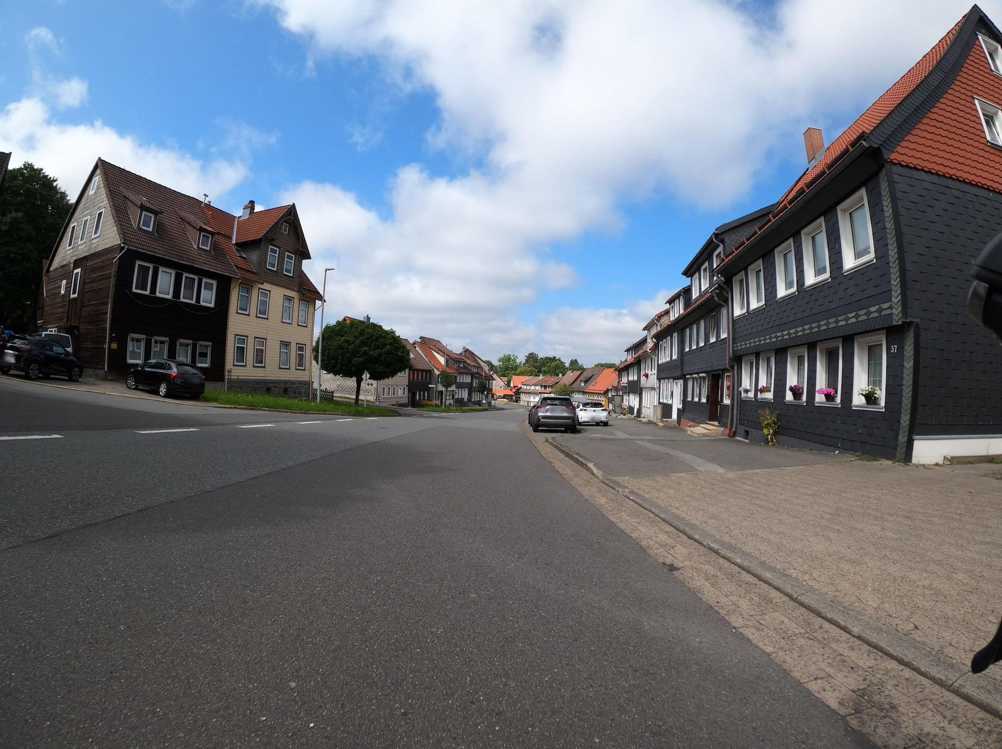 Street view near Ursprüngliches Harzhaus für Aktive in Clausthal, Clausthal-Zellerfeld — © Langfahrer (CC BY-SA · Mapillary)