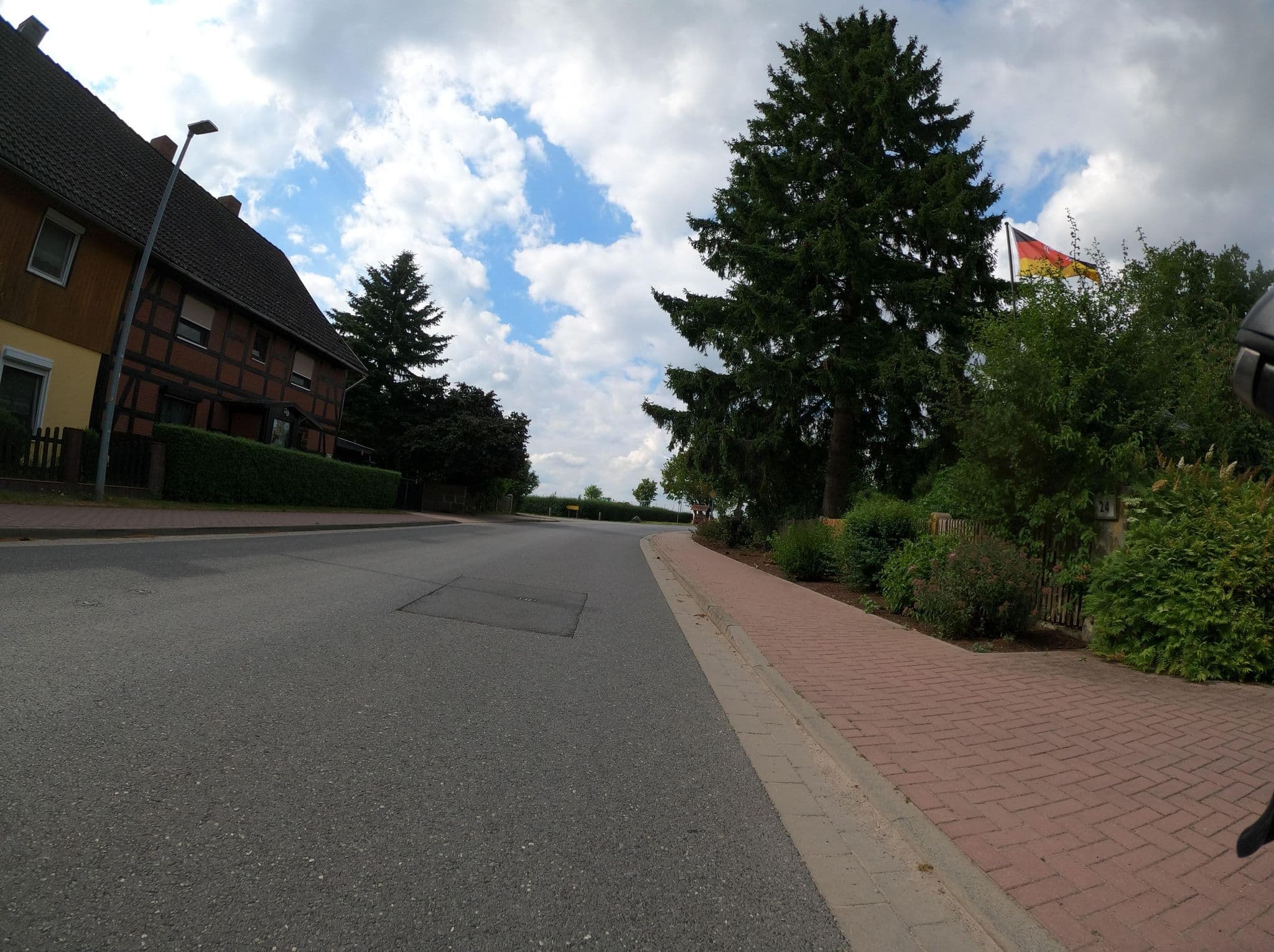 Street view near Landgasthaus "Zur Eiche", Elbe — © Langfahrer (CC BY-SA · Mapillary)