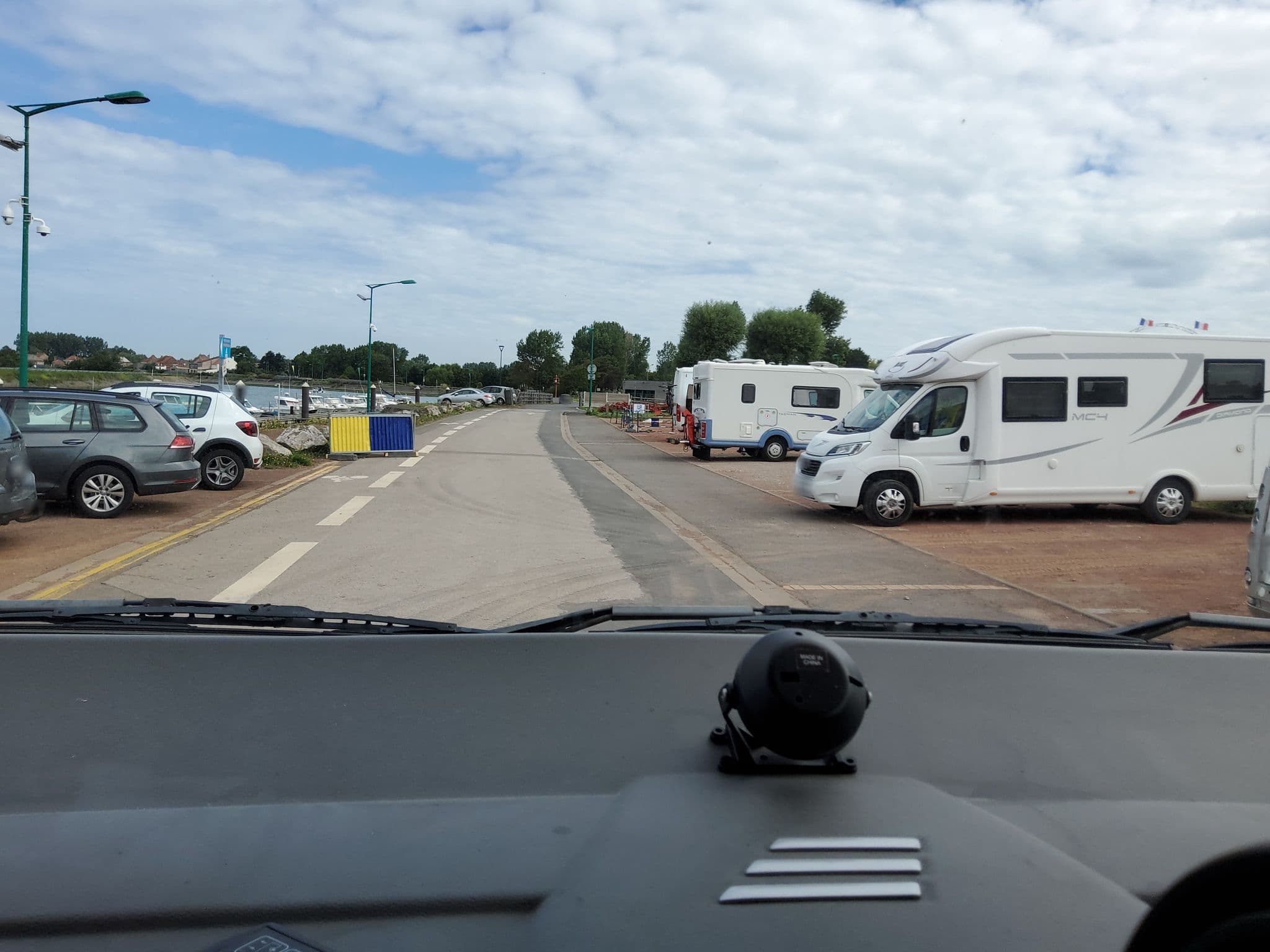 Street view near Stationnement des camping-cars Gravelines, Gravelines — © bernardvoyageur (CC BY-SA · Mapillary)