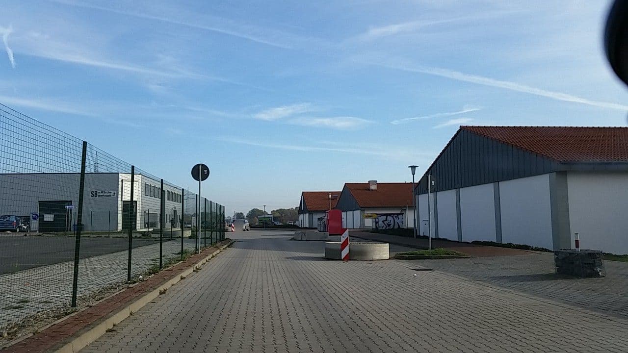Street view near B&B Hotel Wolfsburg-Weyhausen, Weyhausen — © tian (CC BY-SA · Mapillary)