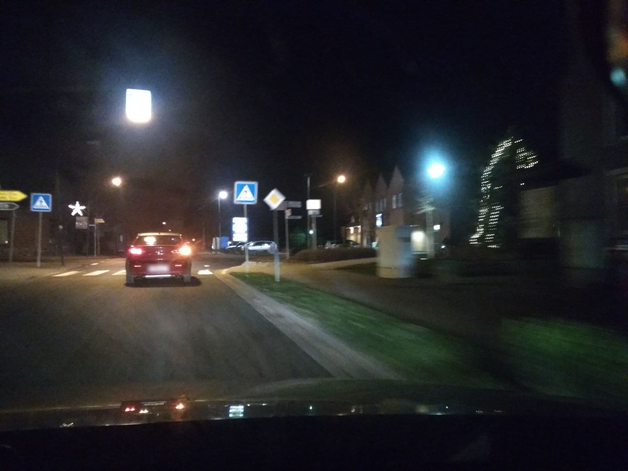 Street view near Knesebecker Hof, Wittingen — © SimonHarms (CC BY-SA · Mapillary)