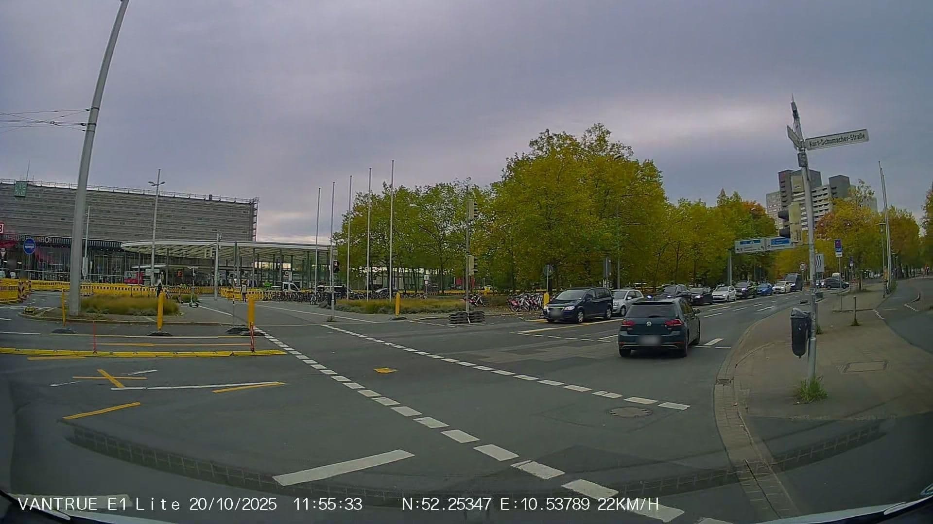 Street view near Mercure Hotel Atrium, Viewegs Garten — © Hightower- (CC BY-SA · Mapillary)