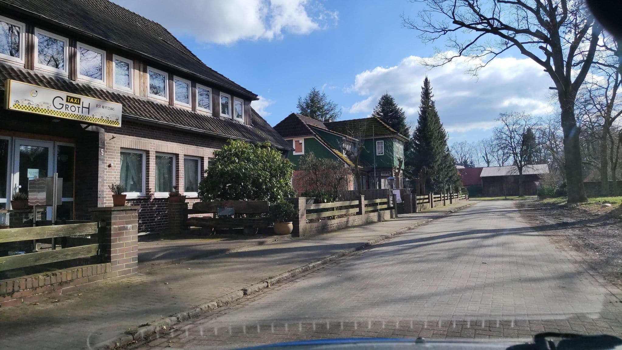 Street view near Gast- und Pensionshaus Bangemann, Eldingen — © hotteliene (CC BY-SA · Mapillary)