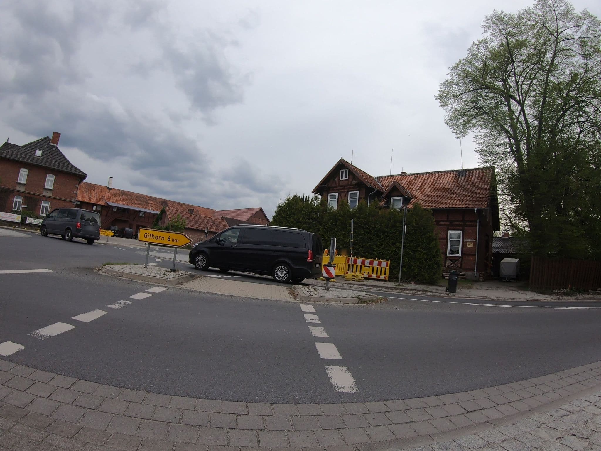 Street view near Müllers Bauernhof, Isenbüttel — © m4p1ll4ry (CC BY-SA · Mapillary)
