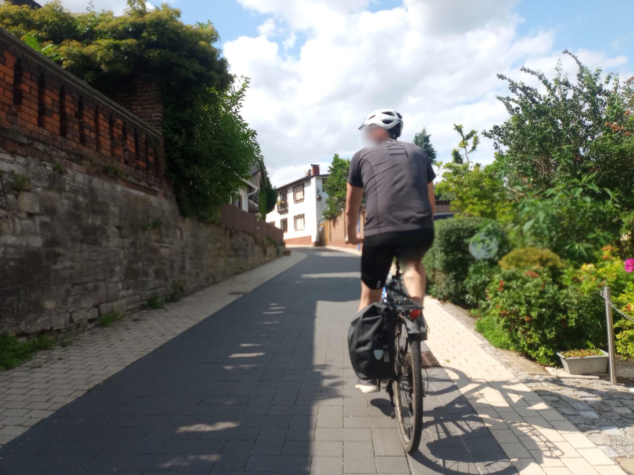 Street view near Pension und Ferienwohnung Am Fischerei Anger Karin Buhle Pension, Calbe — © natura (CC BY-SA · Mapillary)