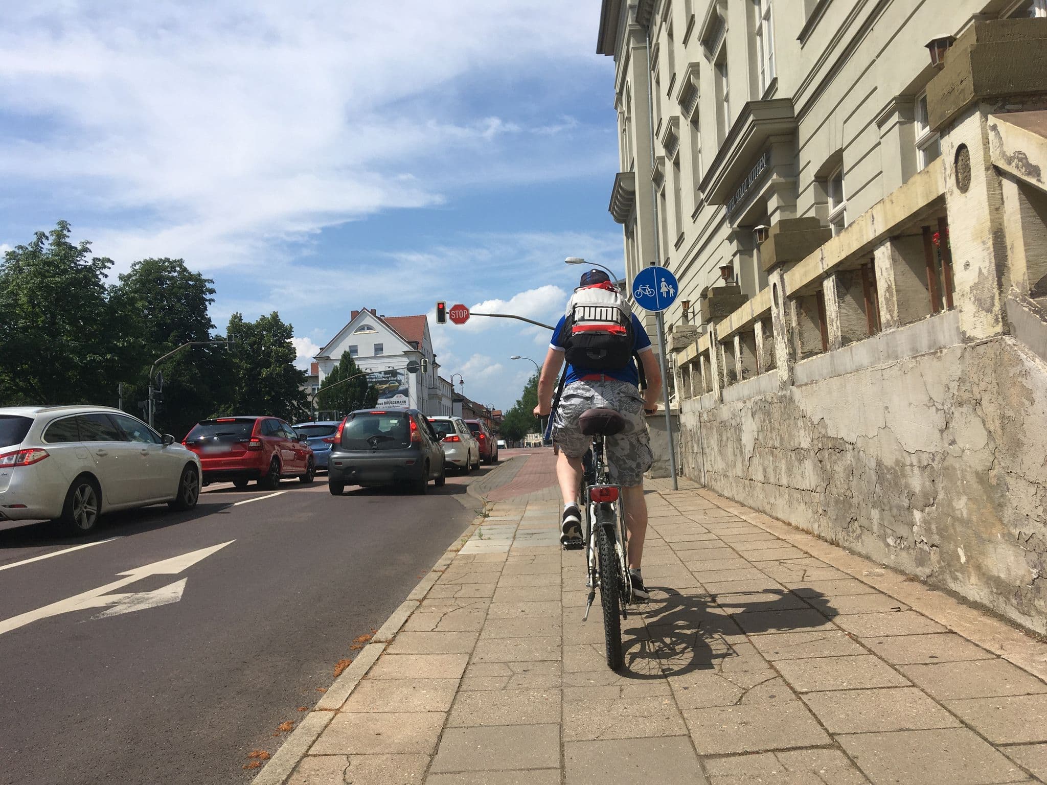 Street view near Hotel Stadt Köthen, Köthen — © eserte (CC BY-SA · Mapillary)